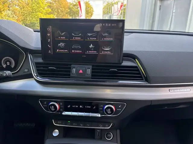 Audi Q5 view 12
