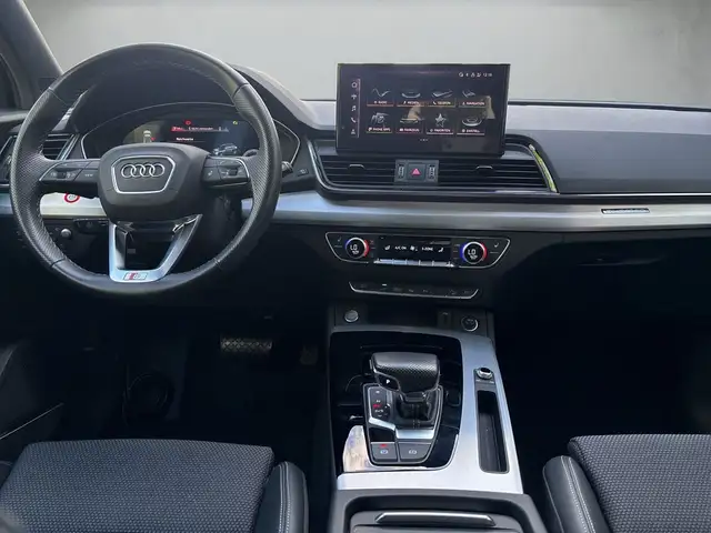 Audi Q5 view 9