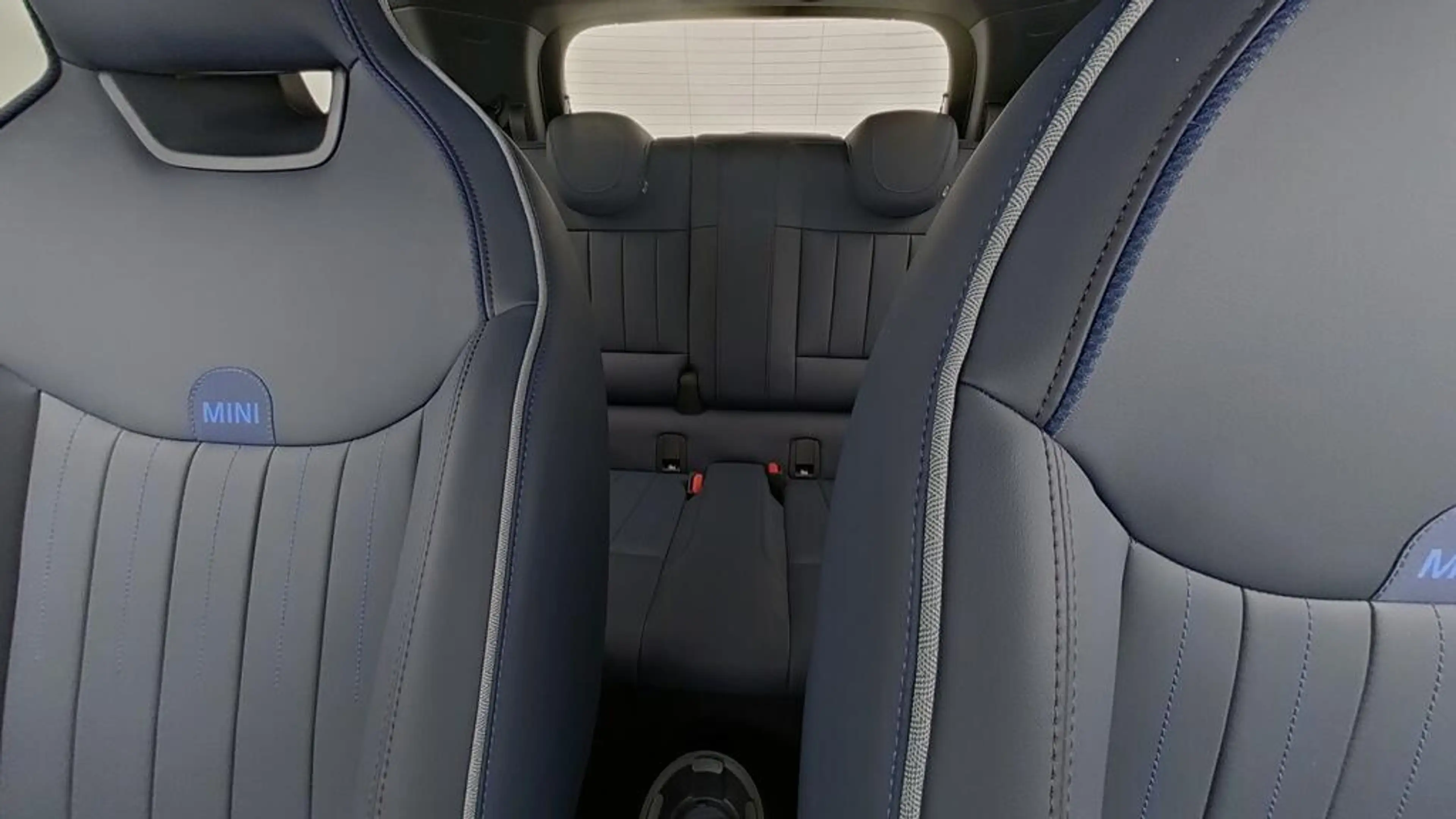MINI Cooper E Favoured Trim — photo 25