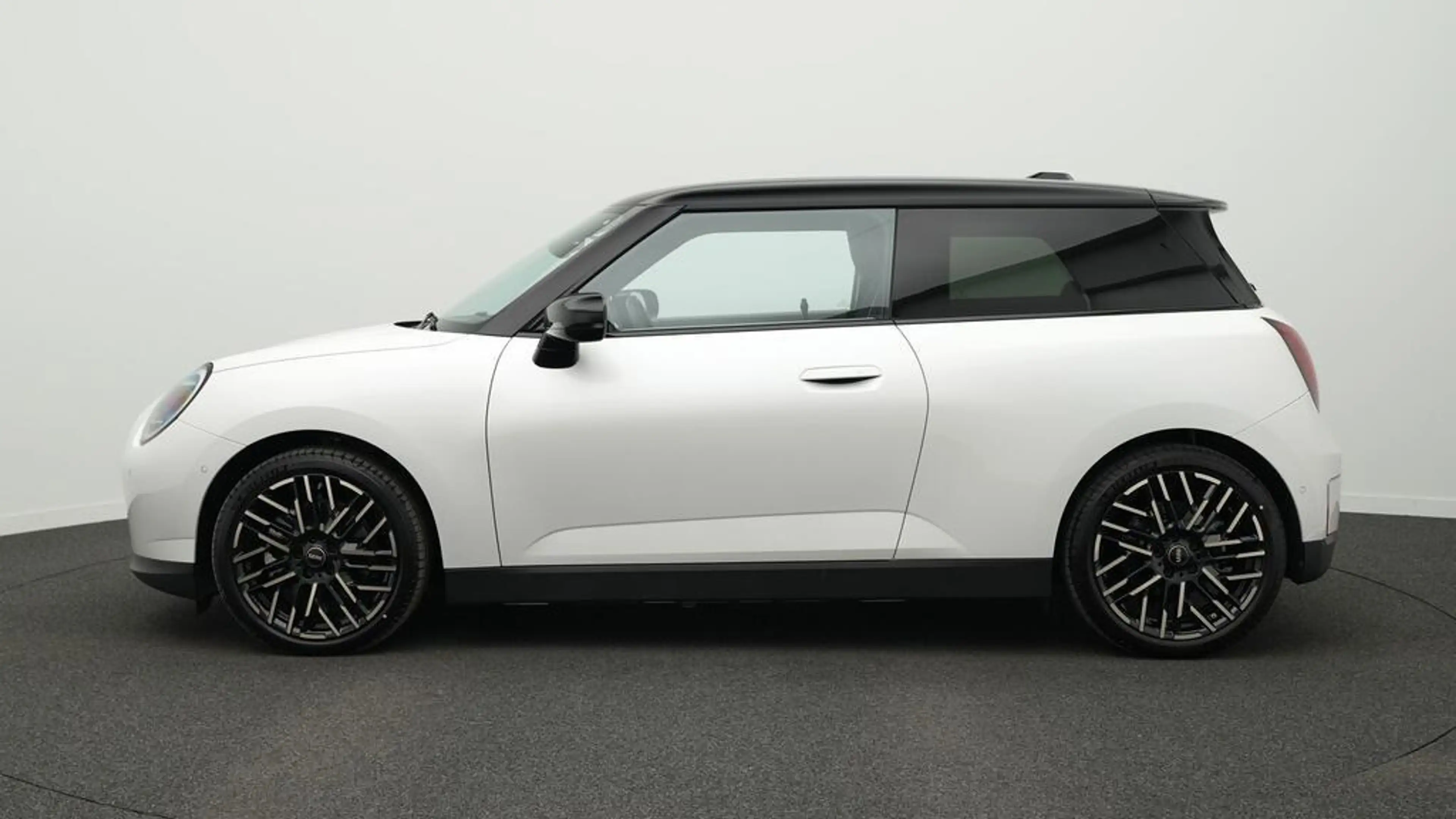 MINI Cooper E Favoured Trim — photo 3