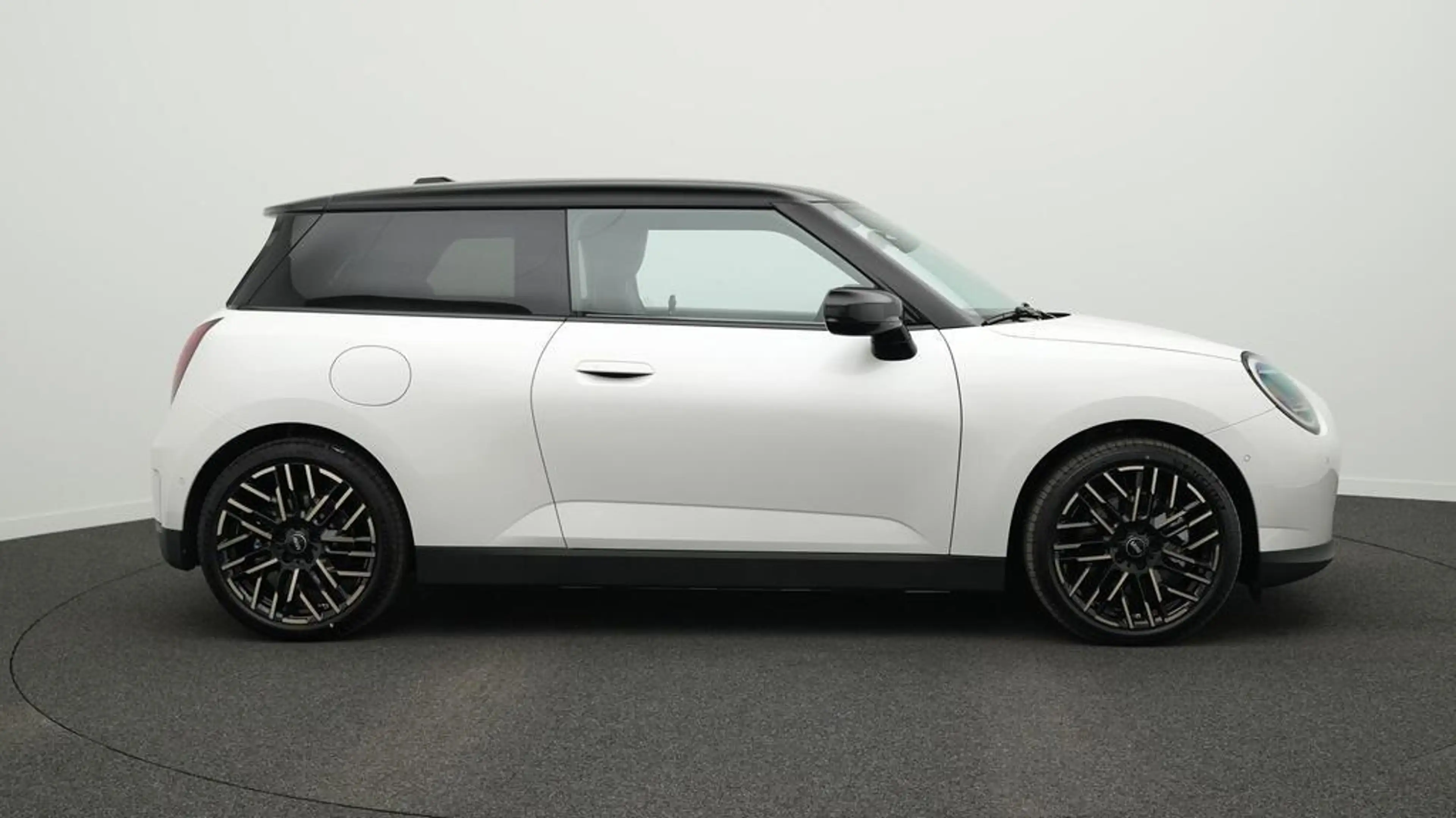MINI Cooper E Favoured Trim — photo 2