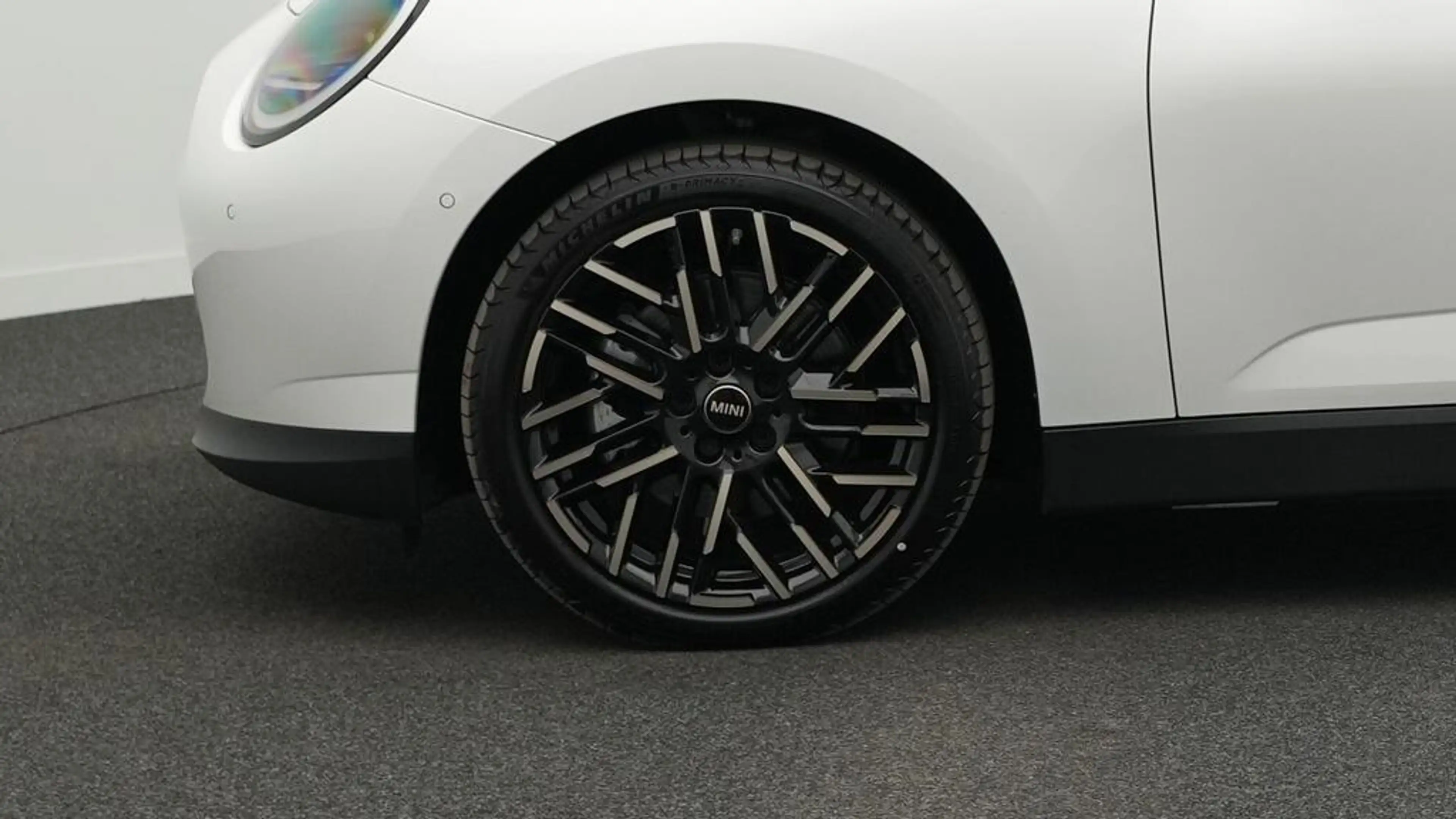 MINI Cooper E Favoured Trim — photo 11