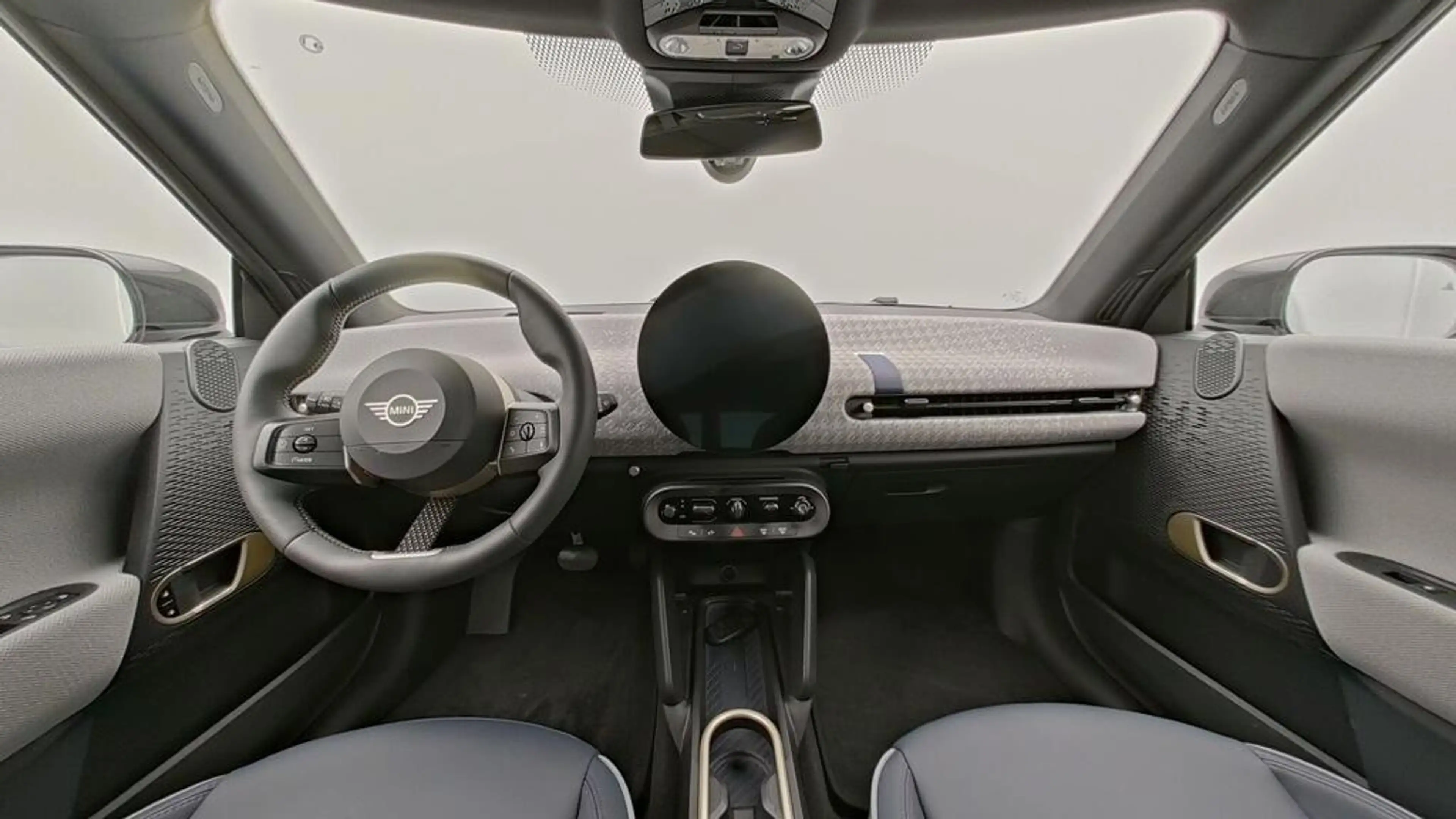 MINI Cooper E Favoured Trim — photo 13