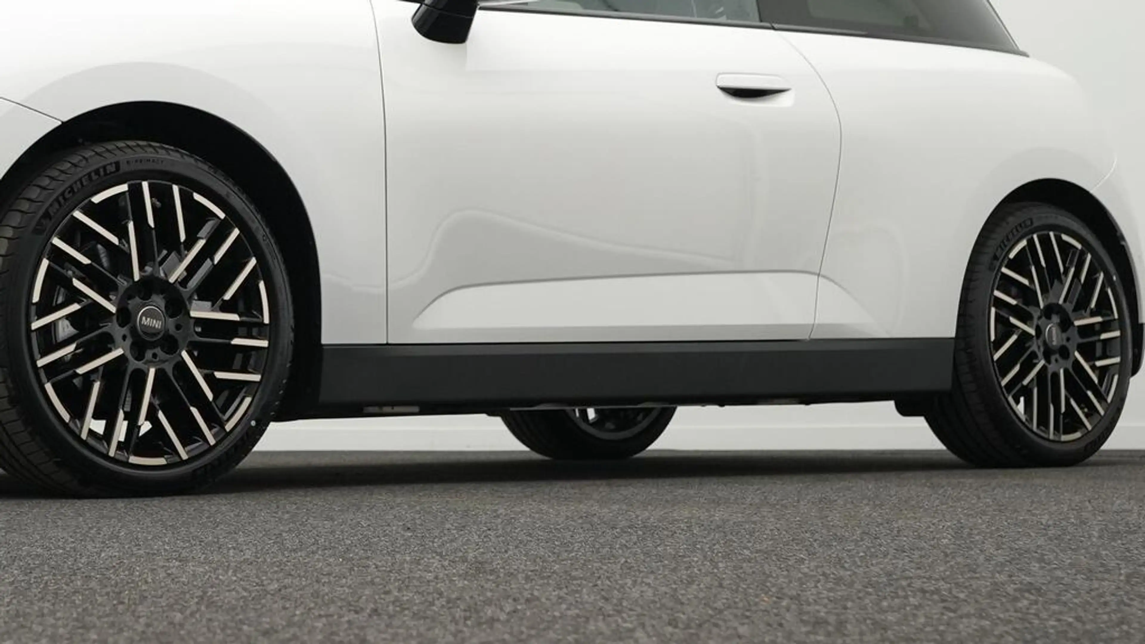 MINI Cooper E Favoured Trim — photo 16