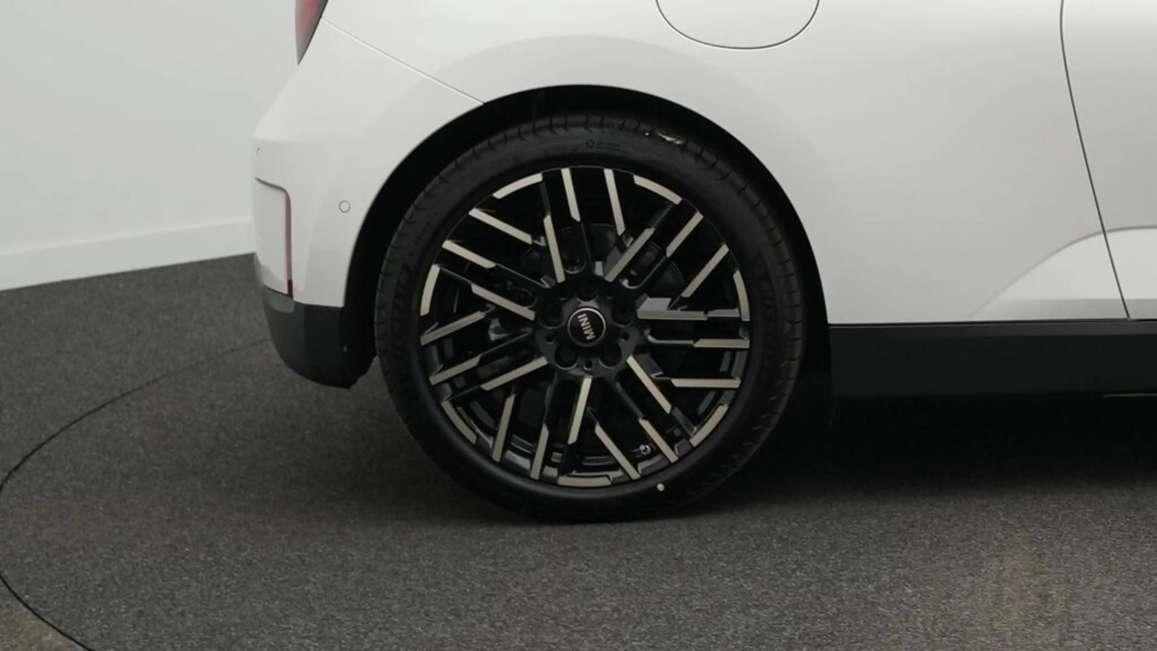 MINI Cooper E Favoured Trim — photo 10