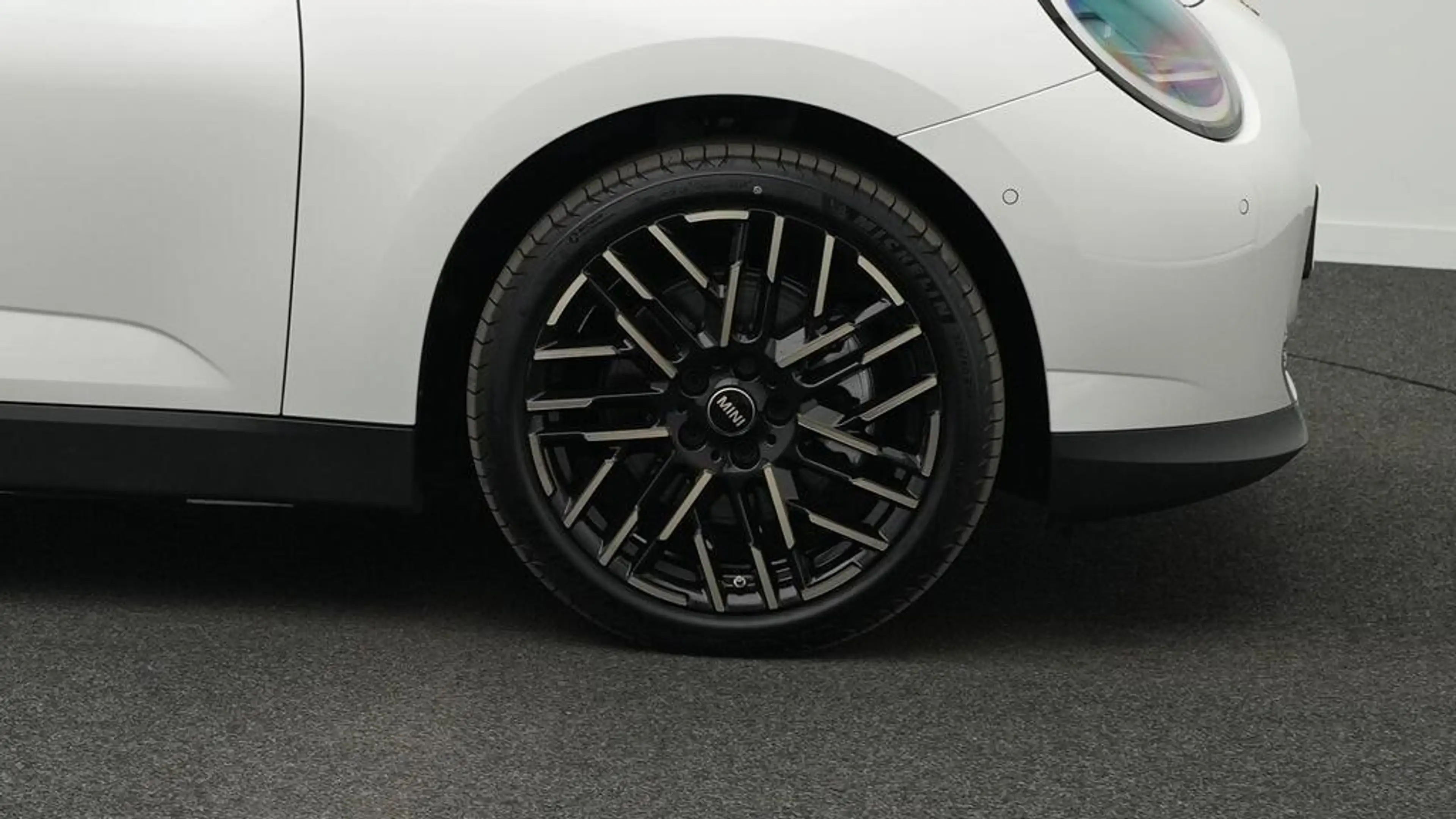 MINI Cooper E Favoured Trim — photo 9