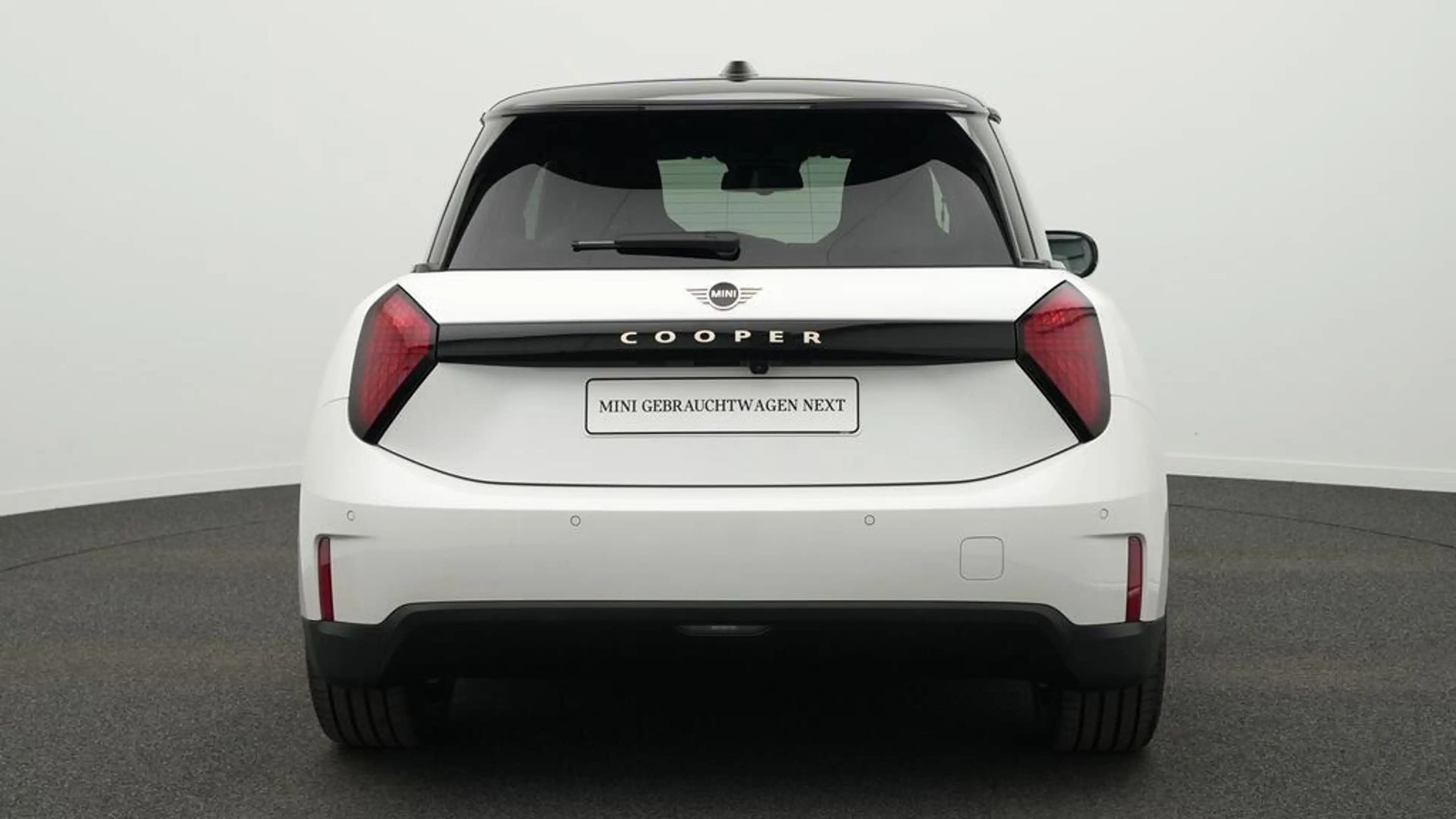MINI Cooper E Favoured Trim — photo 23