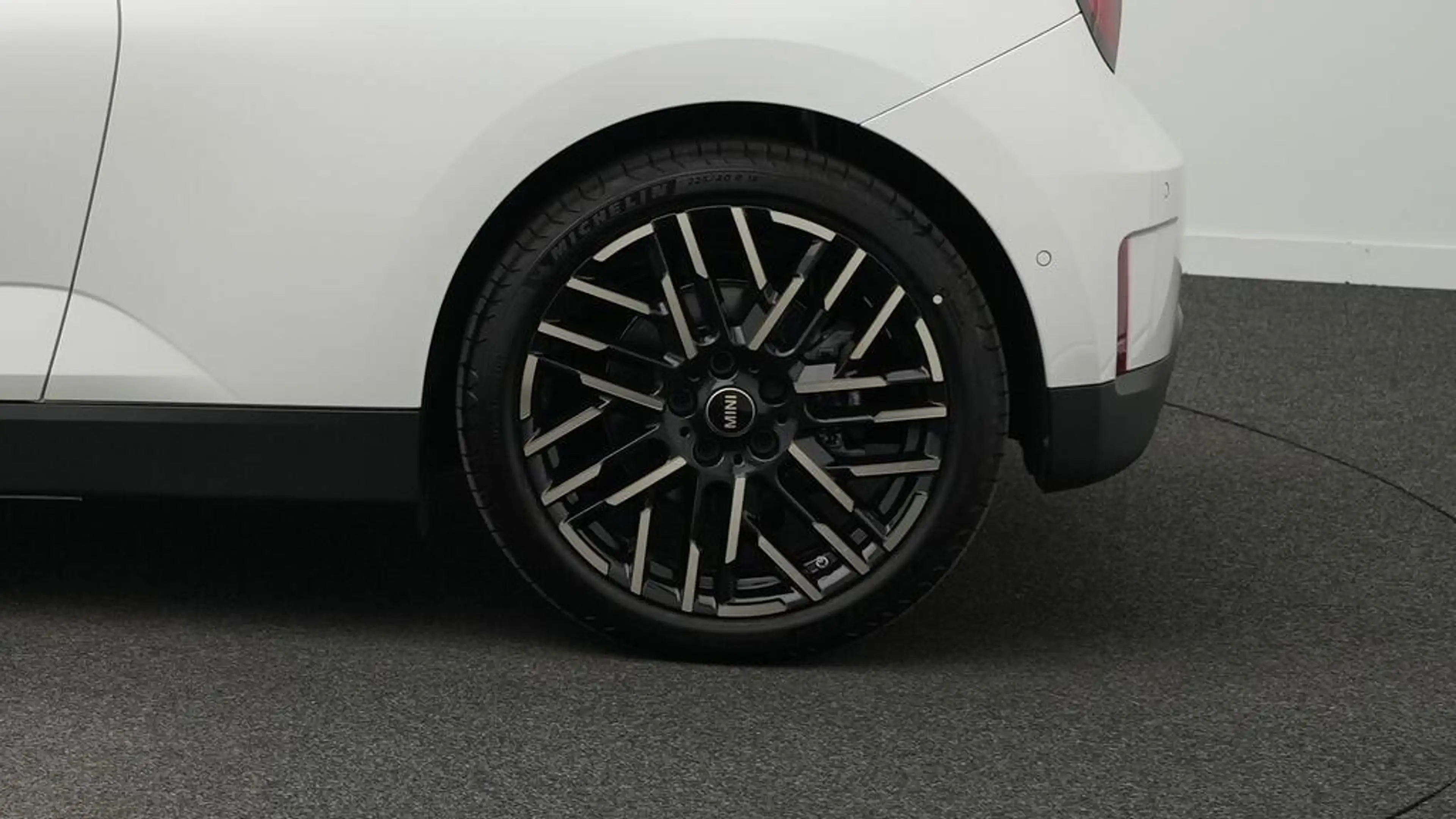 MINI Cooper E Favoured Trim — photo 12