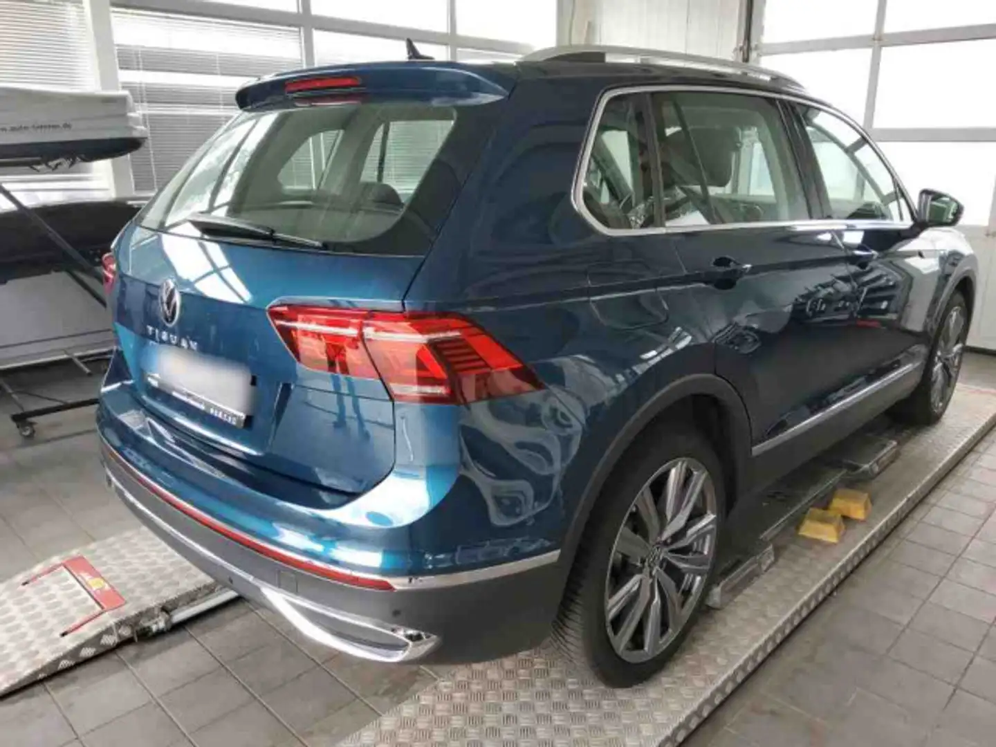 Volkswagen Tiguan 2.0 TDI Elegance DSG NAVI AHK MATRIX 20" Blau - 2