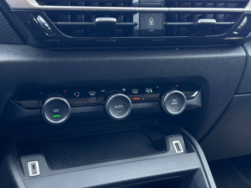 Citroen C4 1,5d*Teilleder*Keyless*Navi*Klima* — photo 11