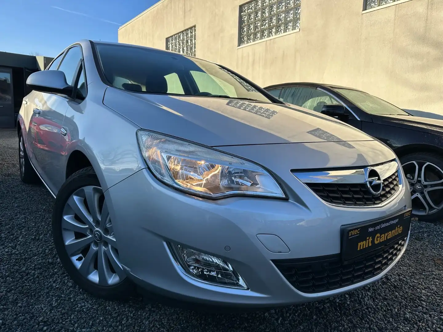 Opel Astra J Lim. 5-trg. Edition*Autom*Klima*Tempo*Hu Silber - 2