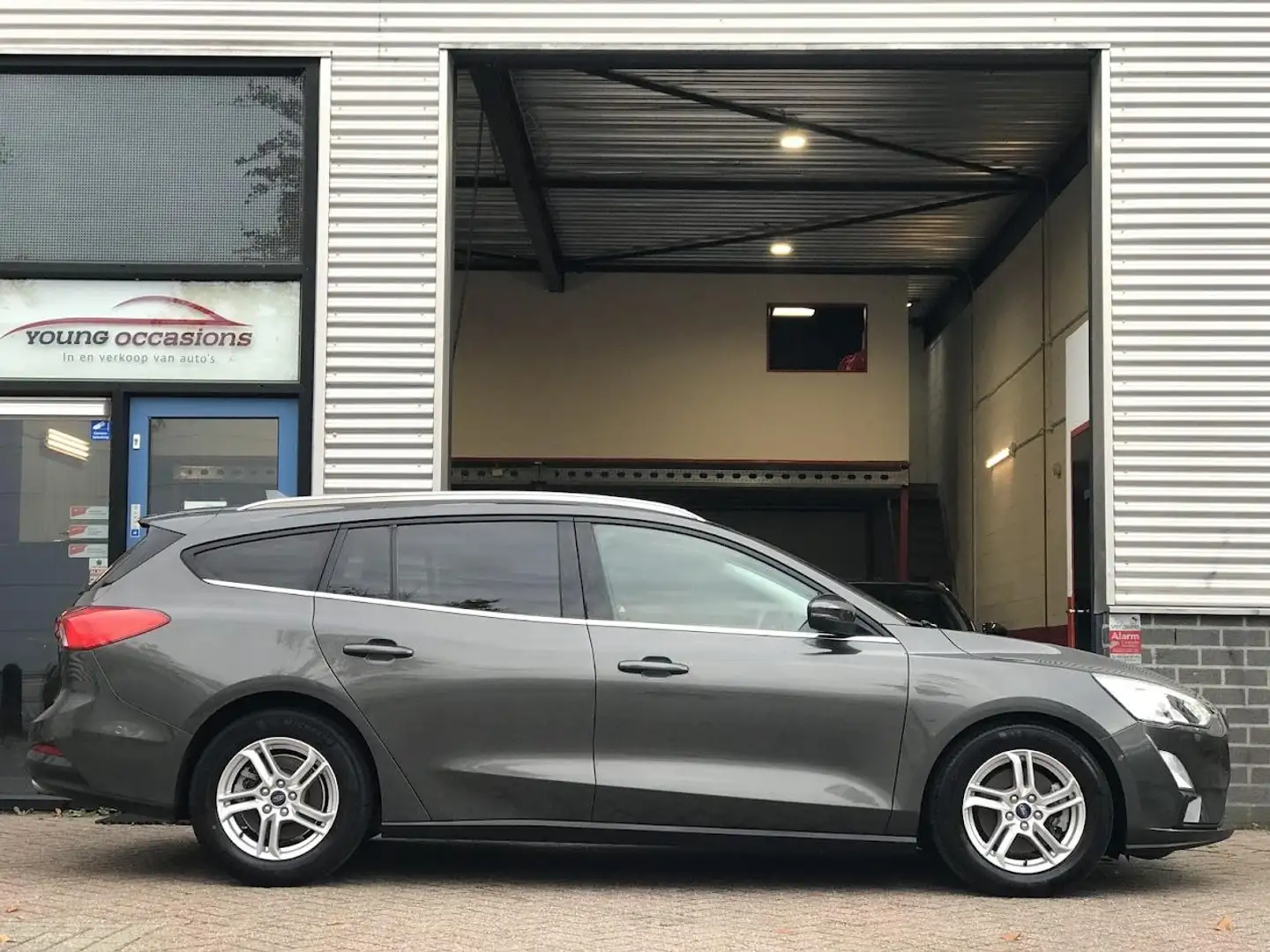 Ford Focus Wagon 1.5 EcoBlue Edition Business|Dodehoek|Camera Gris - 2