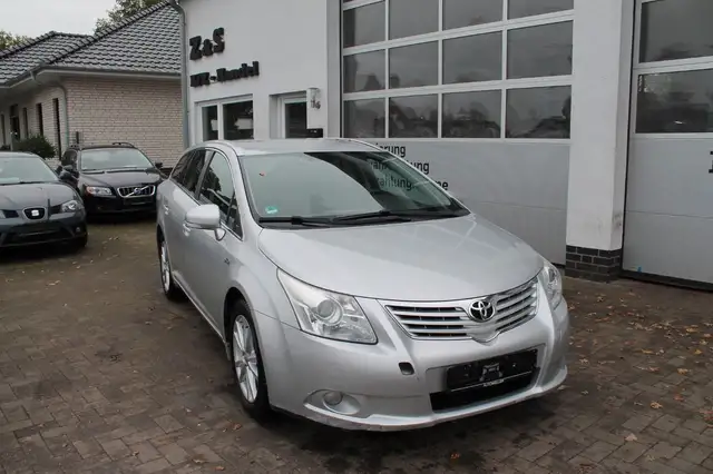 Toyota Avensis Combi Edition 2.2 D-4D Automatik