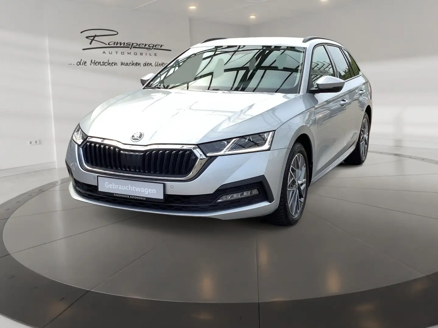 Skoda Octavia Combi 2.0 TDI DSG Tour ACC Matrix Vorbe. Silber - 2