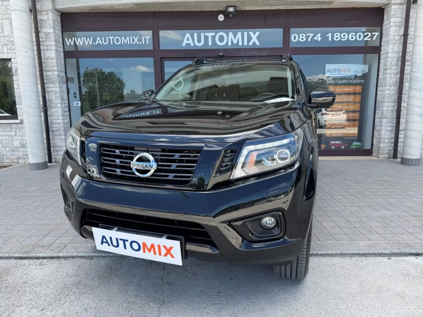 Nissan Navara N-Guard 2.3 dci D.cab 4wd 190cv auto E6 Nero - 1