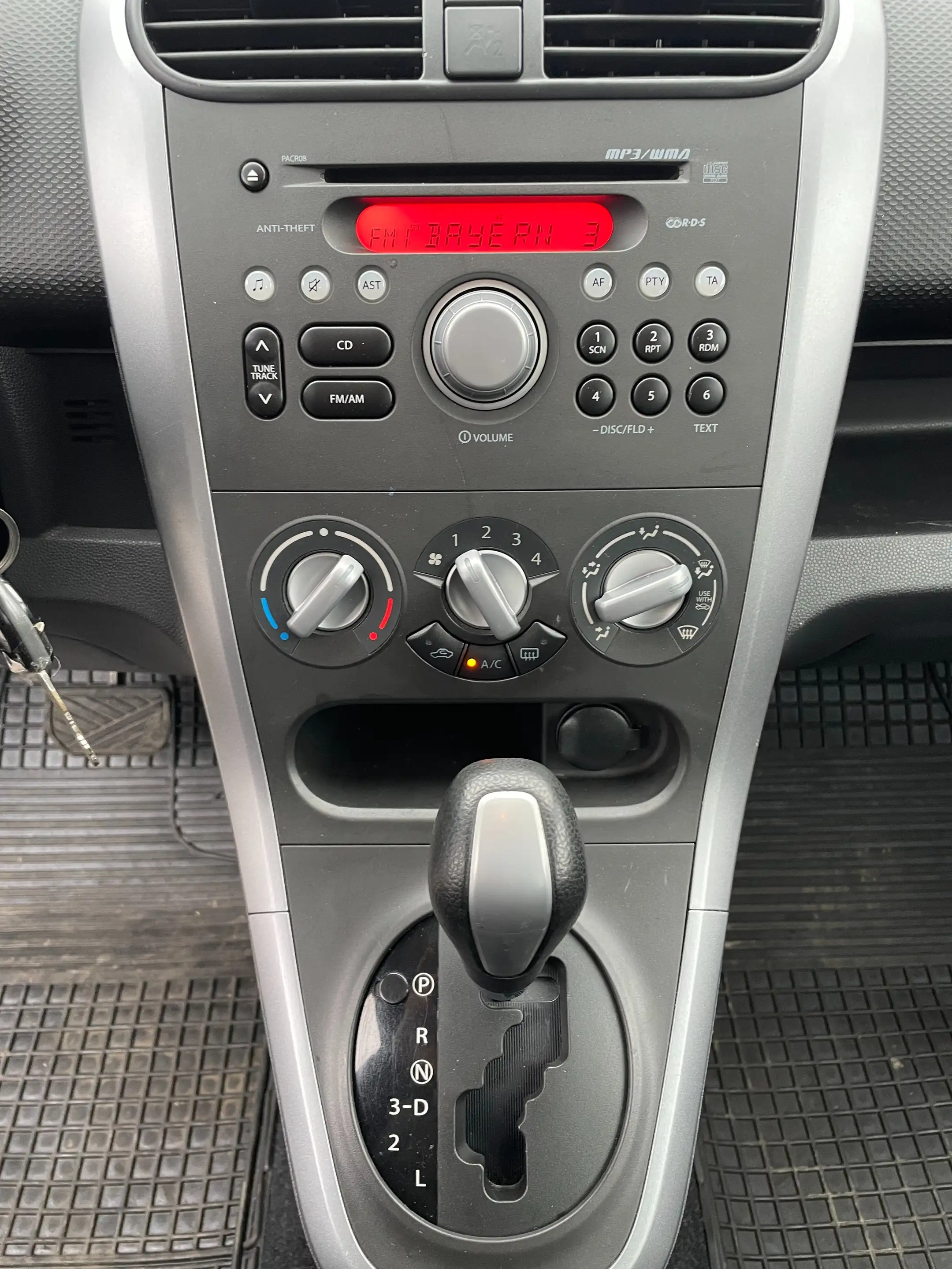 Suzuki Splash 1.2 Automatik KLIMA+Sihz+TÜV NEU+8-fach+Alu — photo 12