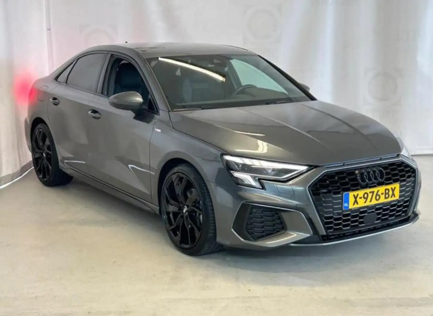 Audi A3 30 TFSI S edition Grijs Grijs - 1