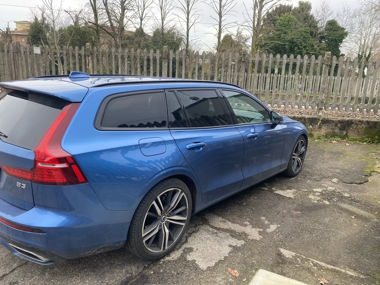 Volvo V60 2.0 b3 R-design auto 8m my21 Blau - 2