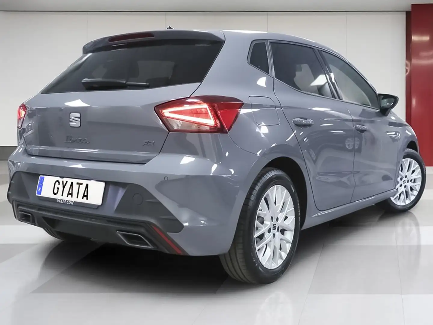 SEAT Ibiza 1.0 TSI S&S FR 85kW Gris - 2