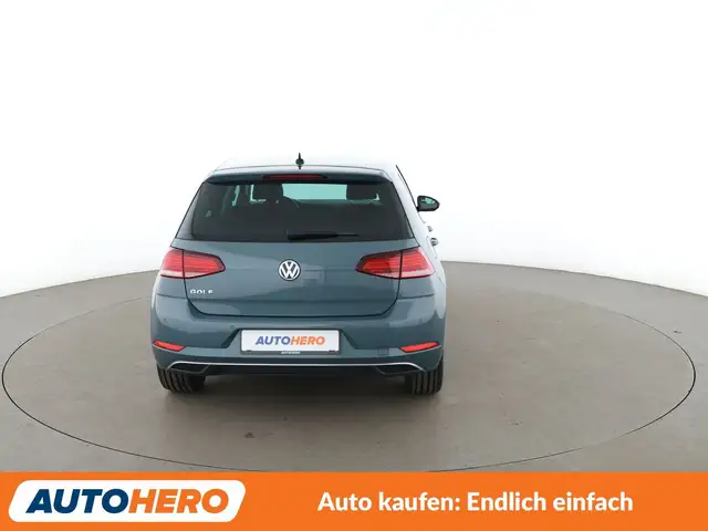 Volkswagen Golf view 4