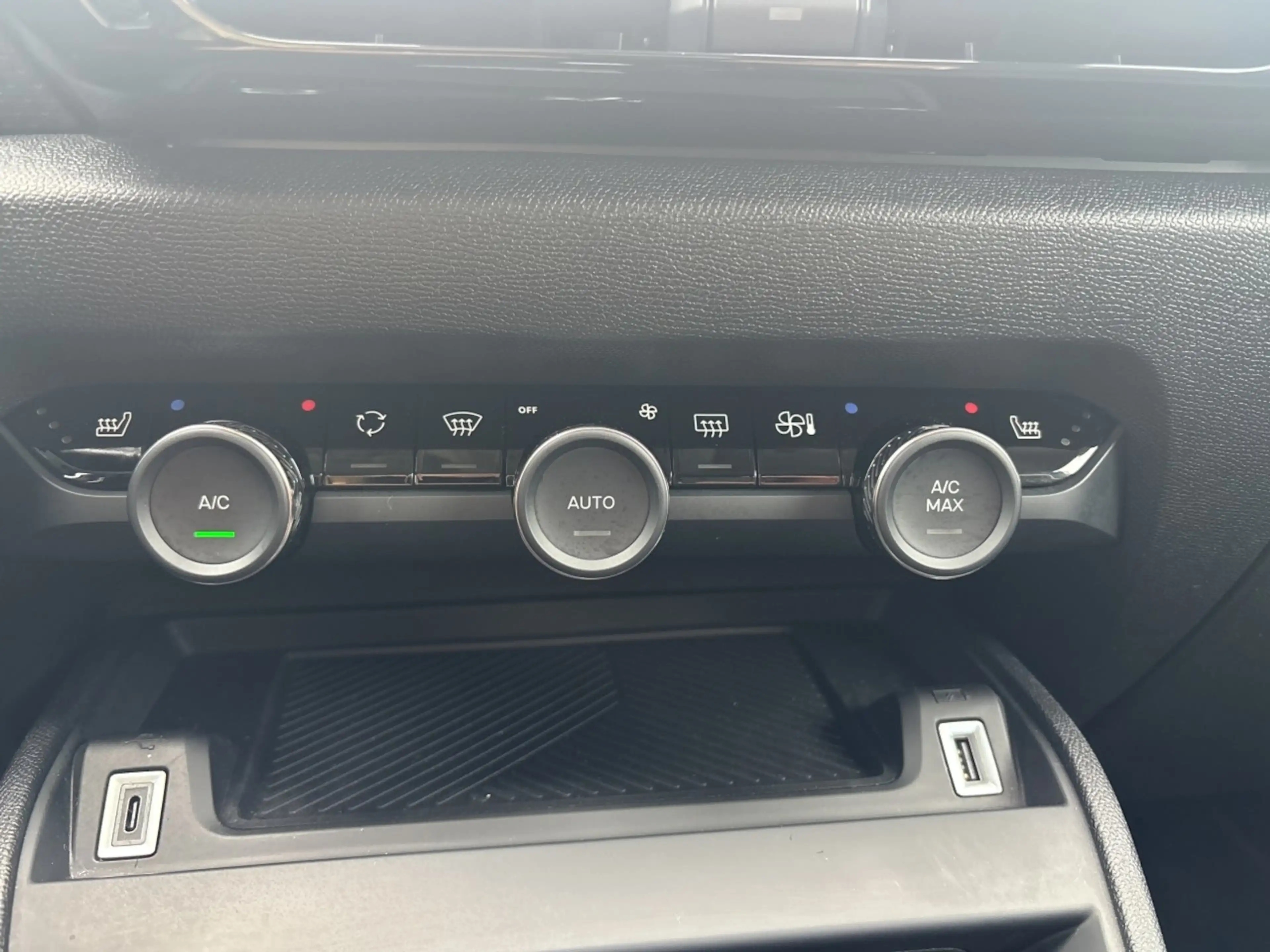 Citroen C4 Max PT130EAT LED Navi kältepaket Head Up Display — photo 12