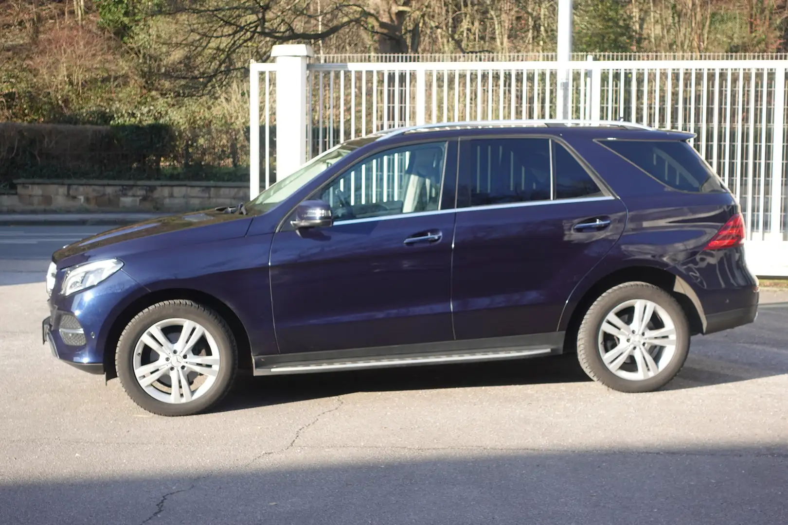 Mercedes-Benz GLE 350 GLE 350 d 4Matic (166.024) Leder Comand Panorama Blau - 2
