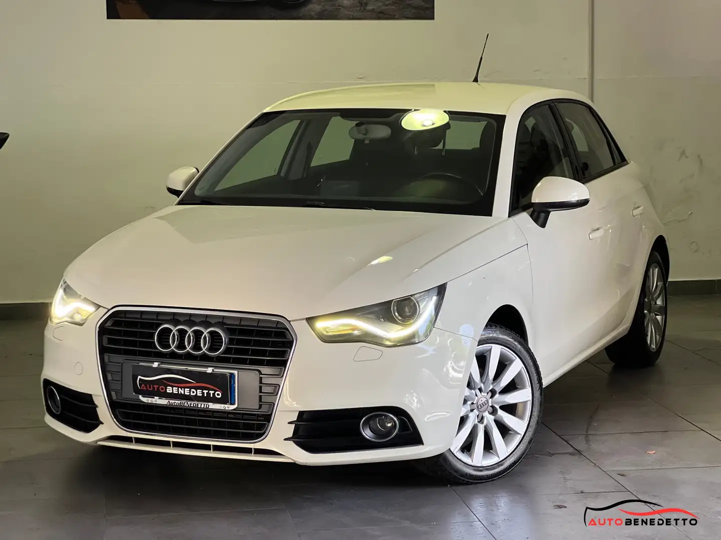 Audi A1 A1 Sportback 1.2 tfsi Attraction Weiß - 1