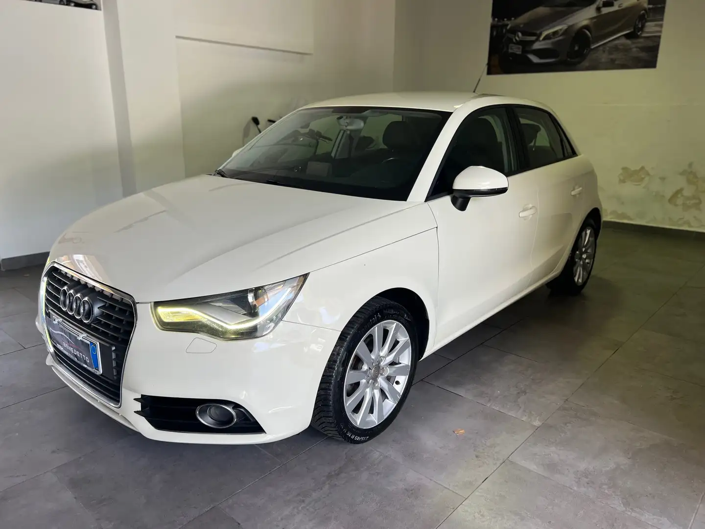 Audi A1 A1 Sportback 1.2 tfsi Attraction Weiß - 2