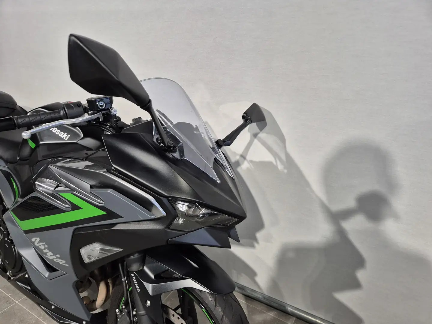 Kawasaki Ninja 500 SE Grau - 2