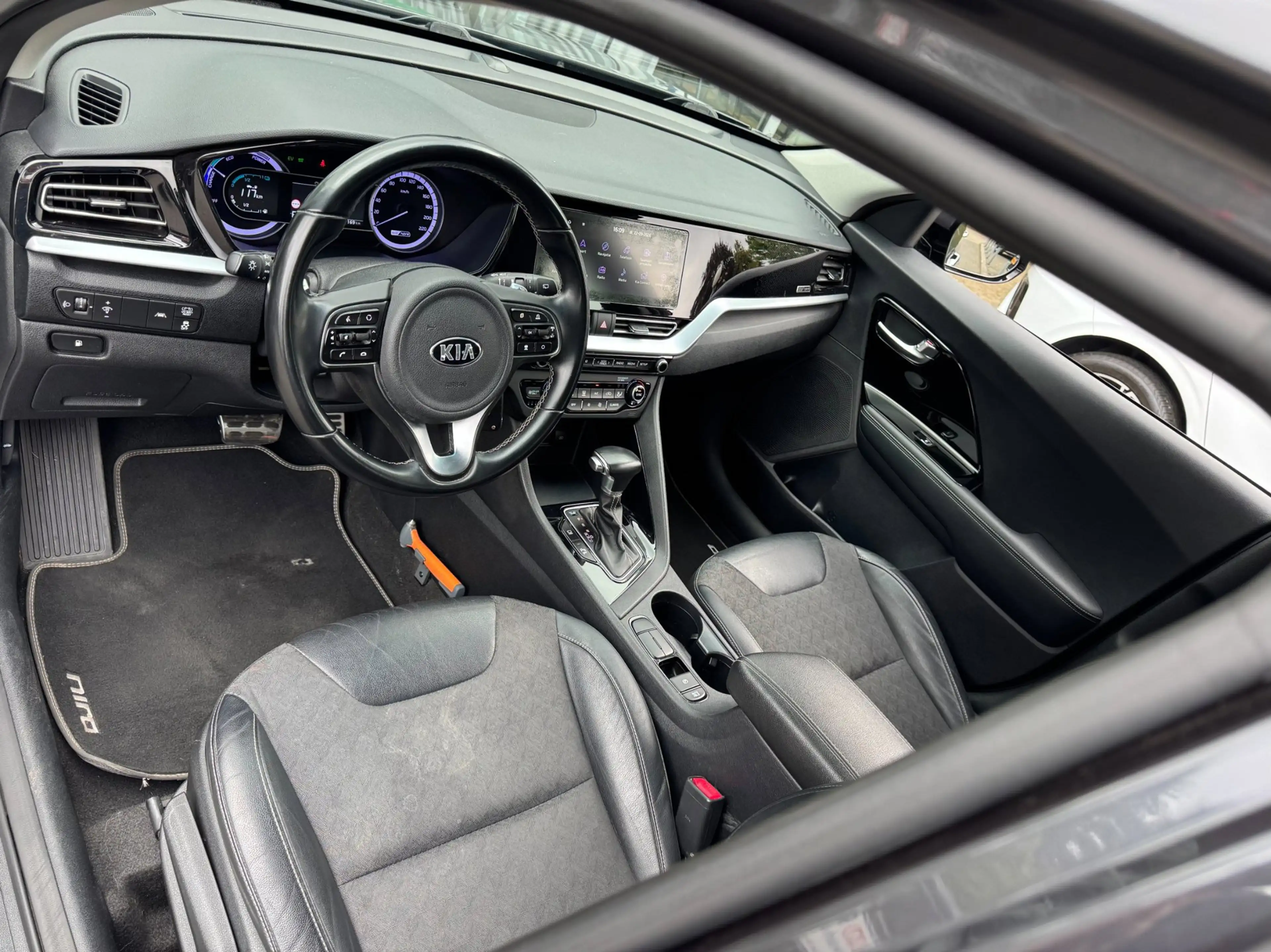 Kia Niro 1.6 GDi Hybrid DynamicLine | All Season | Dealer o — photo 10