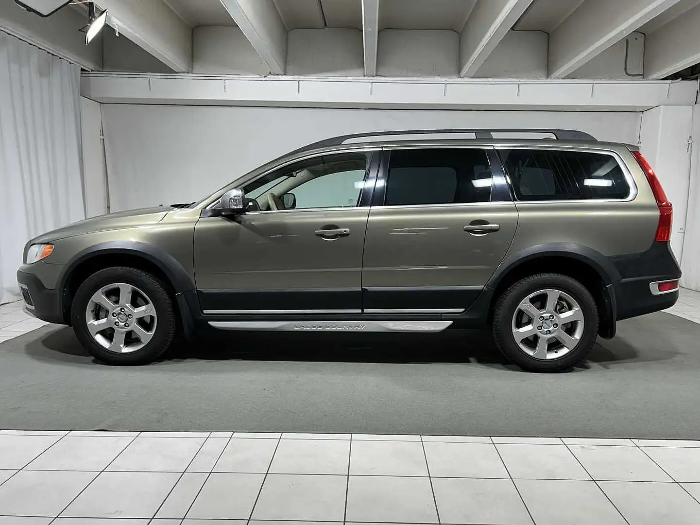 Volvo XC70 D3 AWD Momentum Verde - 2