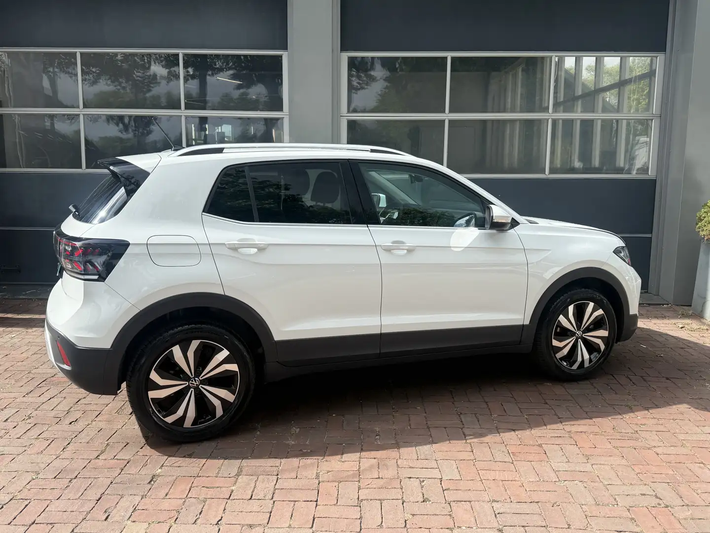 Volkswagen T-Cross 1.0 TSI R-Line Business 2024 16” LMV, Cruise, Stoe Wit - 2
