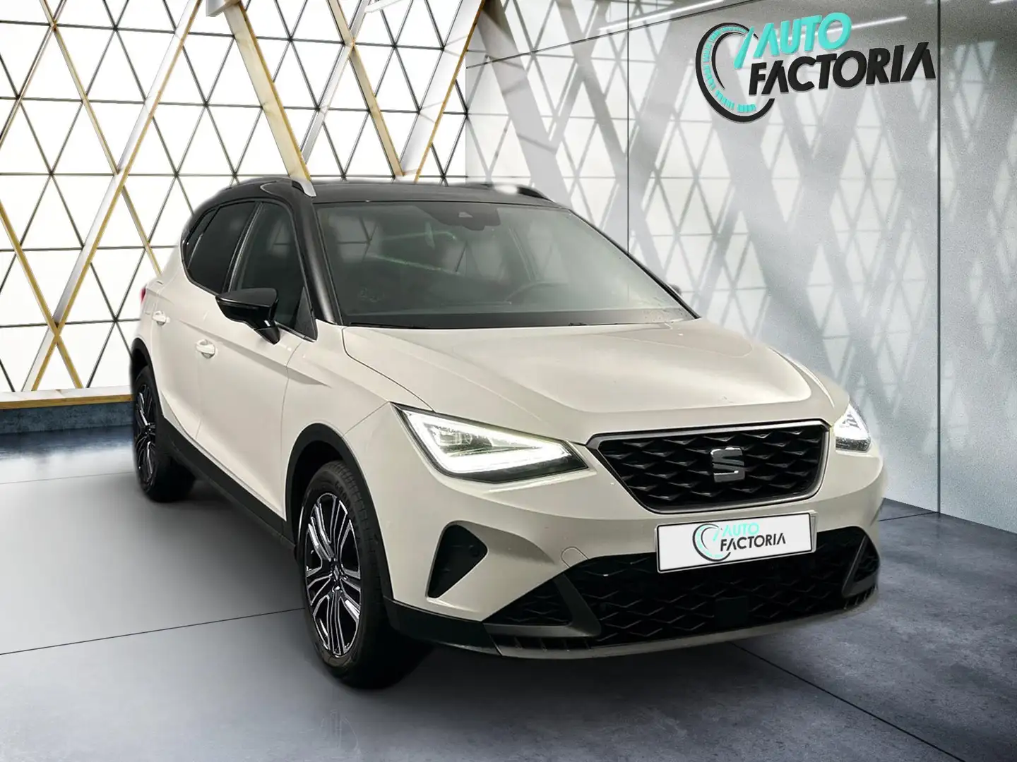 SEAT Arona -34% 1.0 TSI 110cv FR +GPS+CAM+PARK ASSIST+Opts Beige - 2
