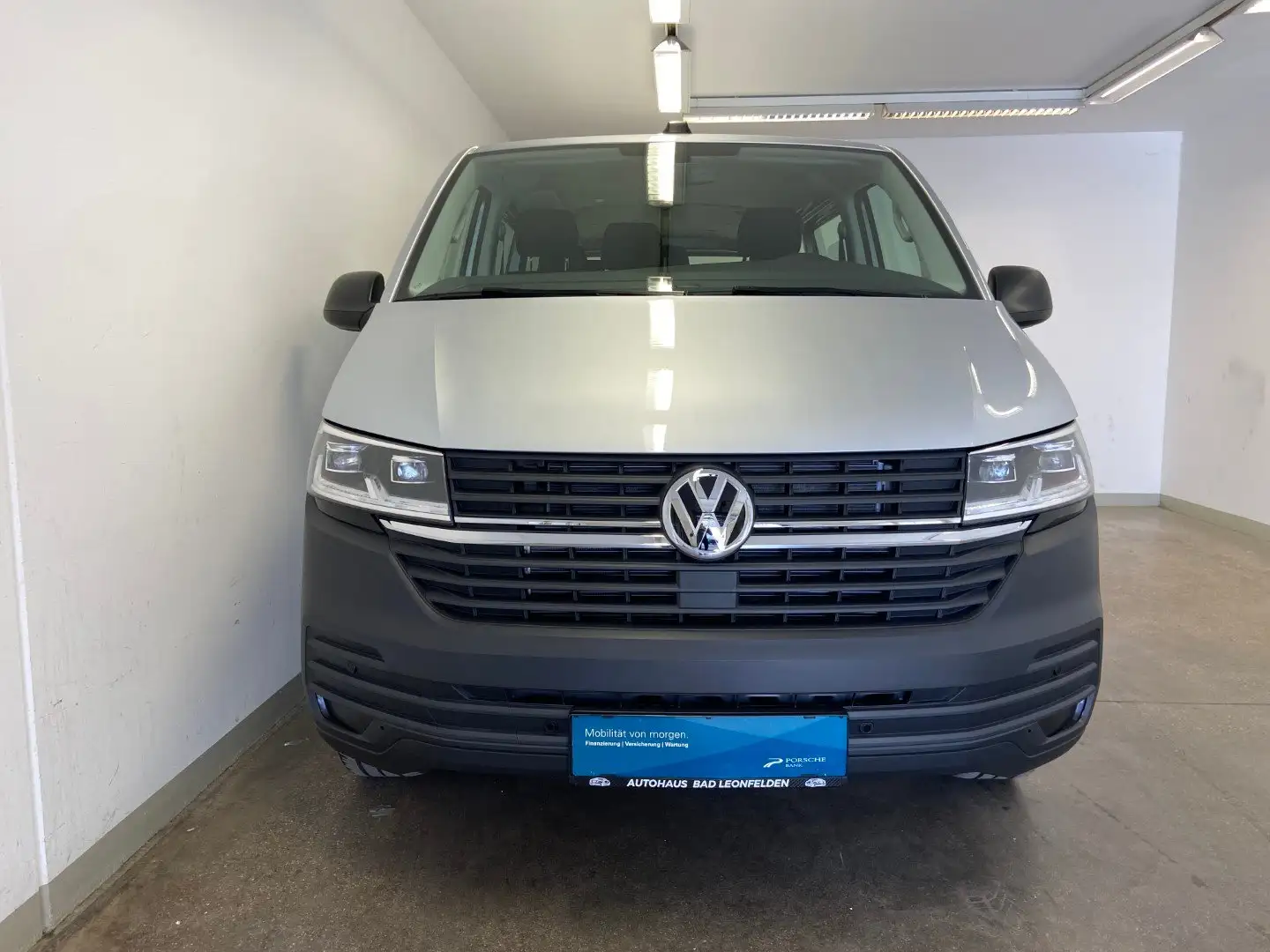 Volkswagen T6.1 Transporter Kombi LR TDI Argent - 2