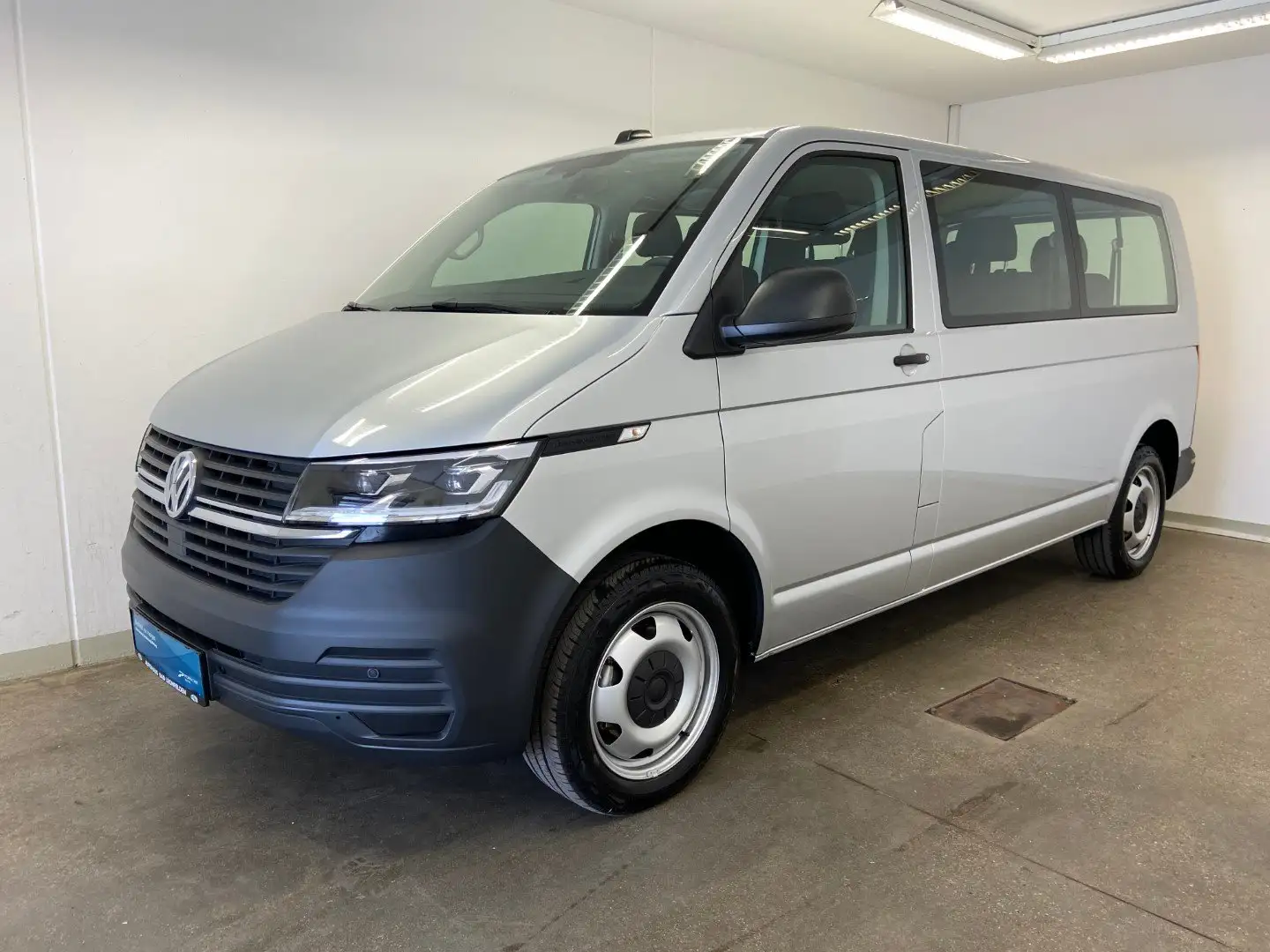 Volkswagen T6.1 Transporter Kombi LR TDI Argent - 1