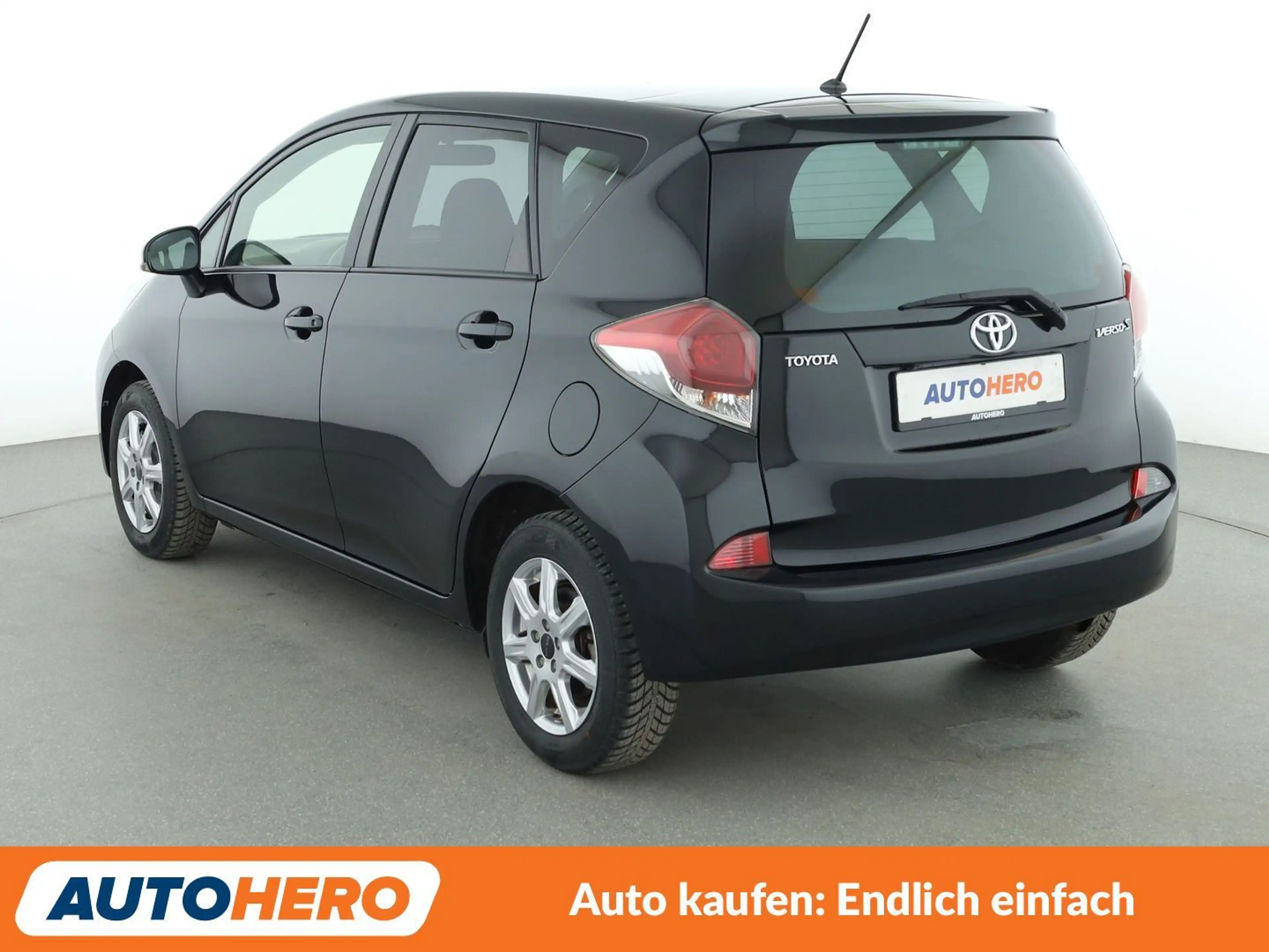 Toyota Verso-S 1.33 Dual VVT-i Life *NAVI*TEMPO*SHZ* — photo 4