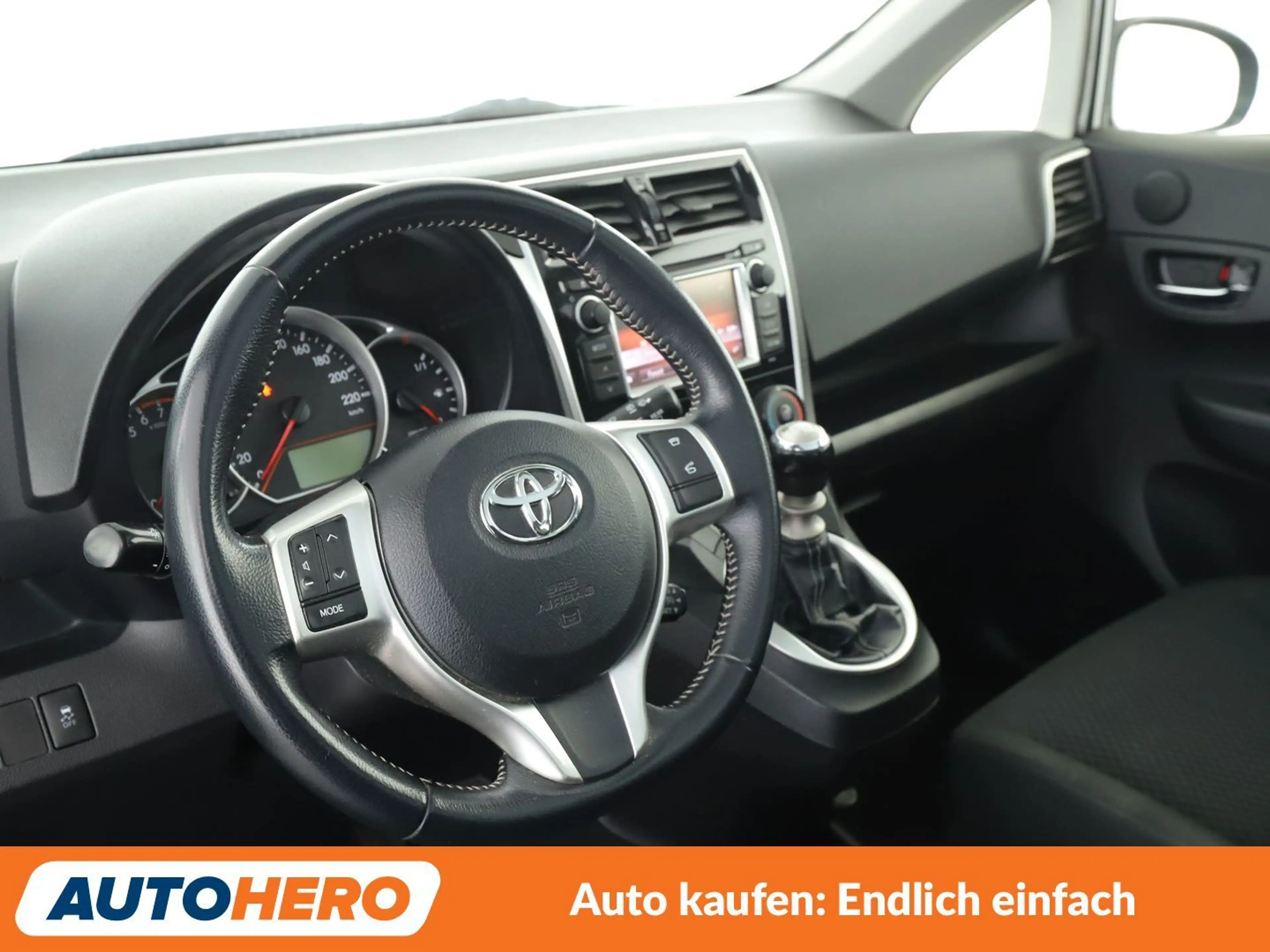 Toyota Verso-S 1.33 Dual VVT-i Life *NAVI*TEMPO*SHZ* — photo 11