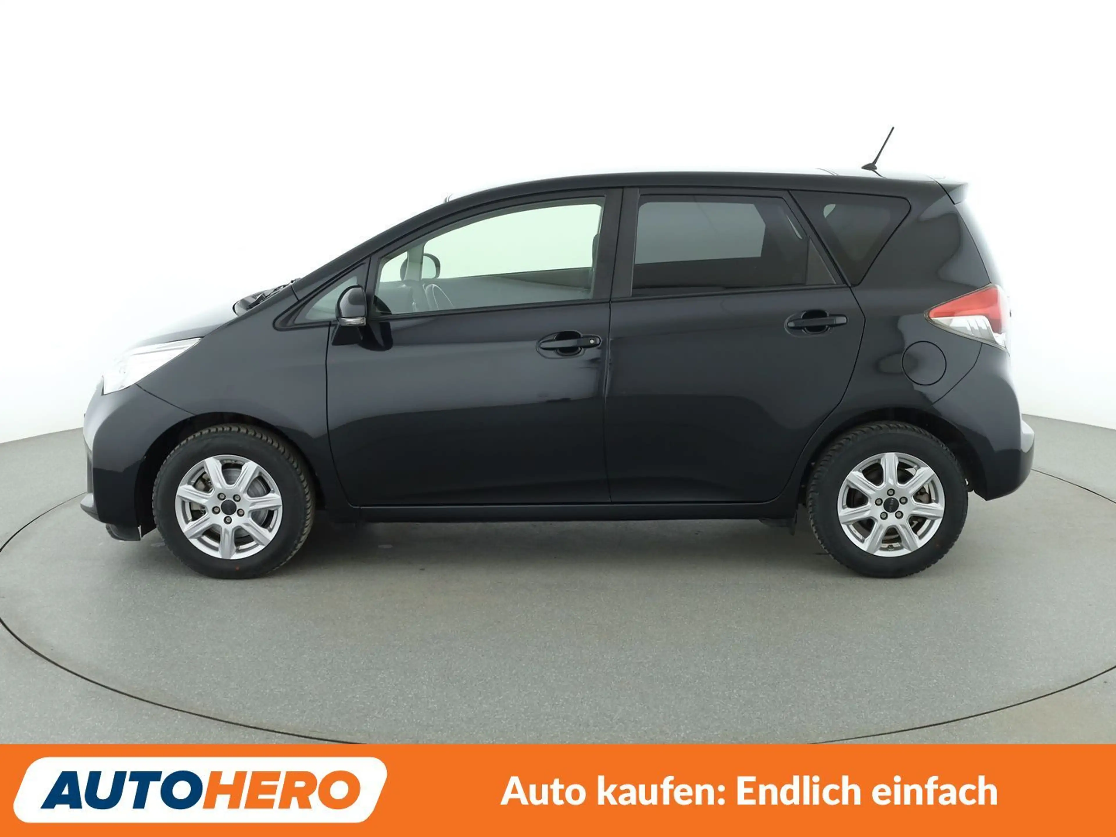 Toyota Verso-S 1.33 Dual VVT-i Life *NAVI*TEMPO*SHZ* — photo 3