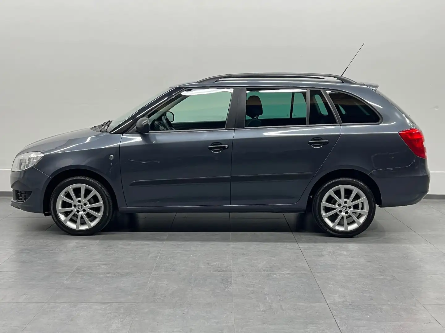 Skoda Fabia Combi 1.6 TDI*90PS*Euro5*Klima*Sitzh.*Alu* Grau - 2