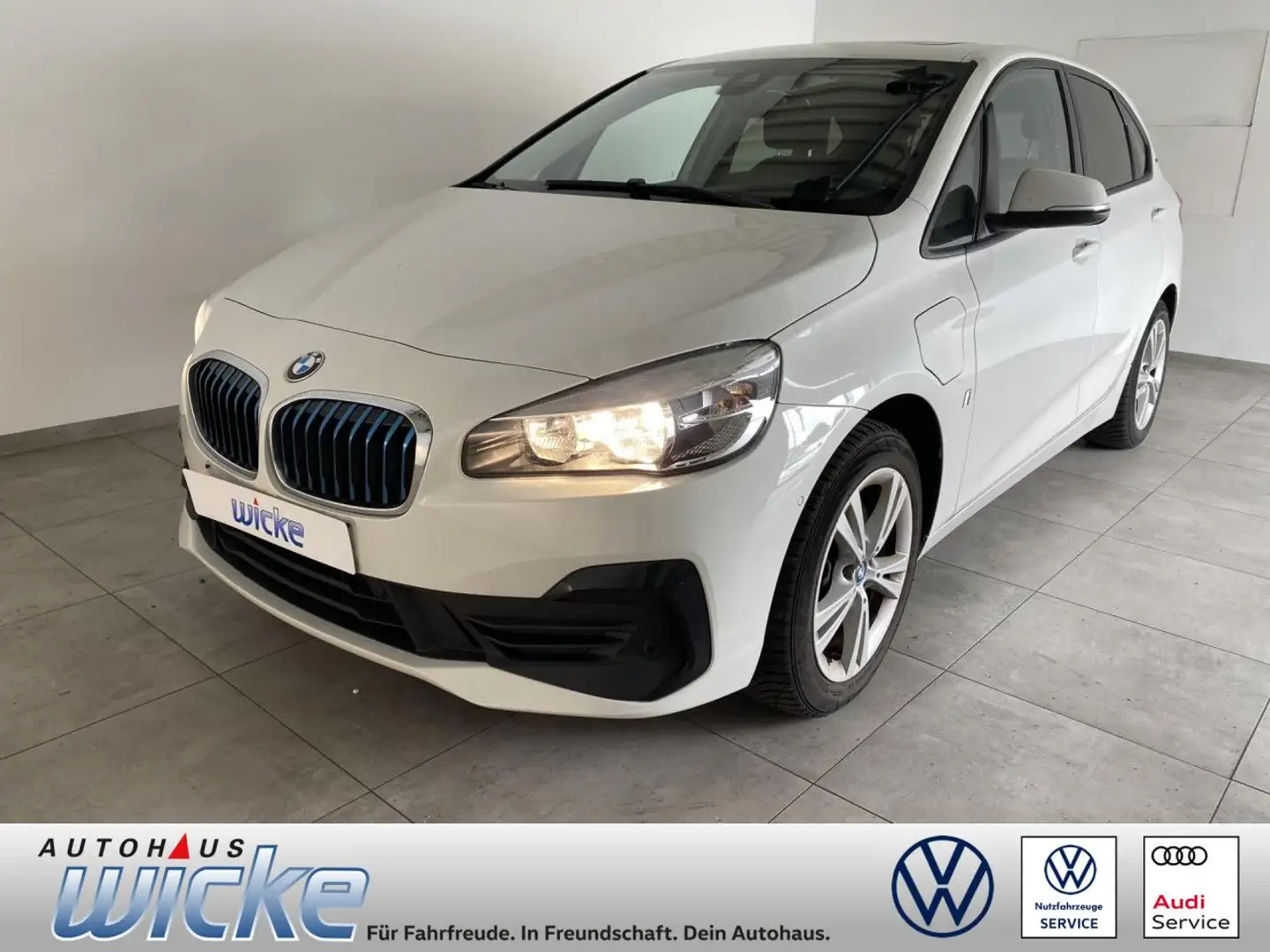 BMW Baureihe 2 Active Tourer 225 xe Advantage PANO PDC Biały - 1
