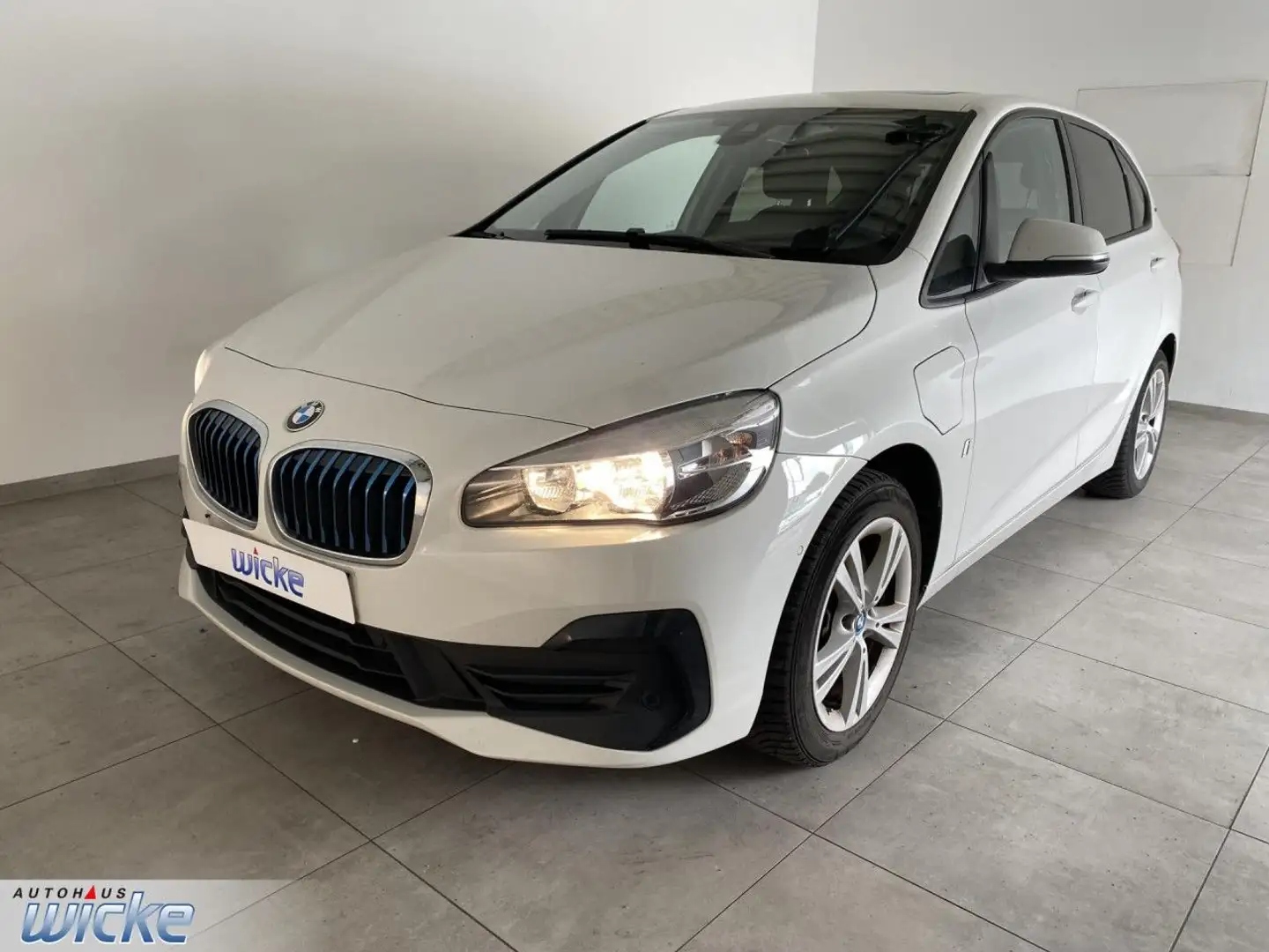 BMW Baureihe 2 Active Tourer 225 xe Advantage PANO PDC Biały - 2