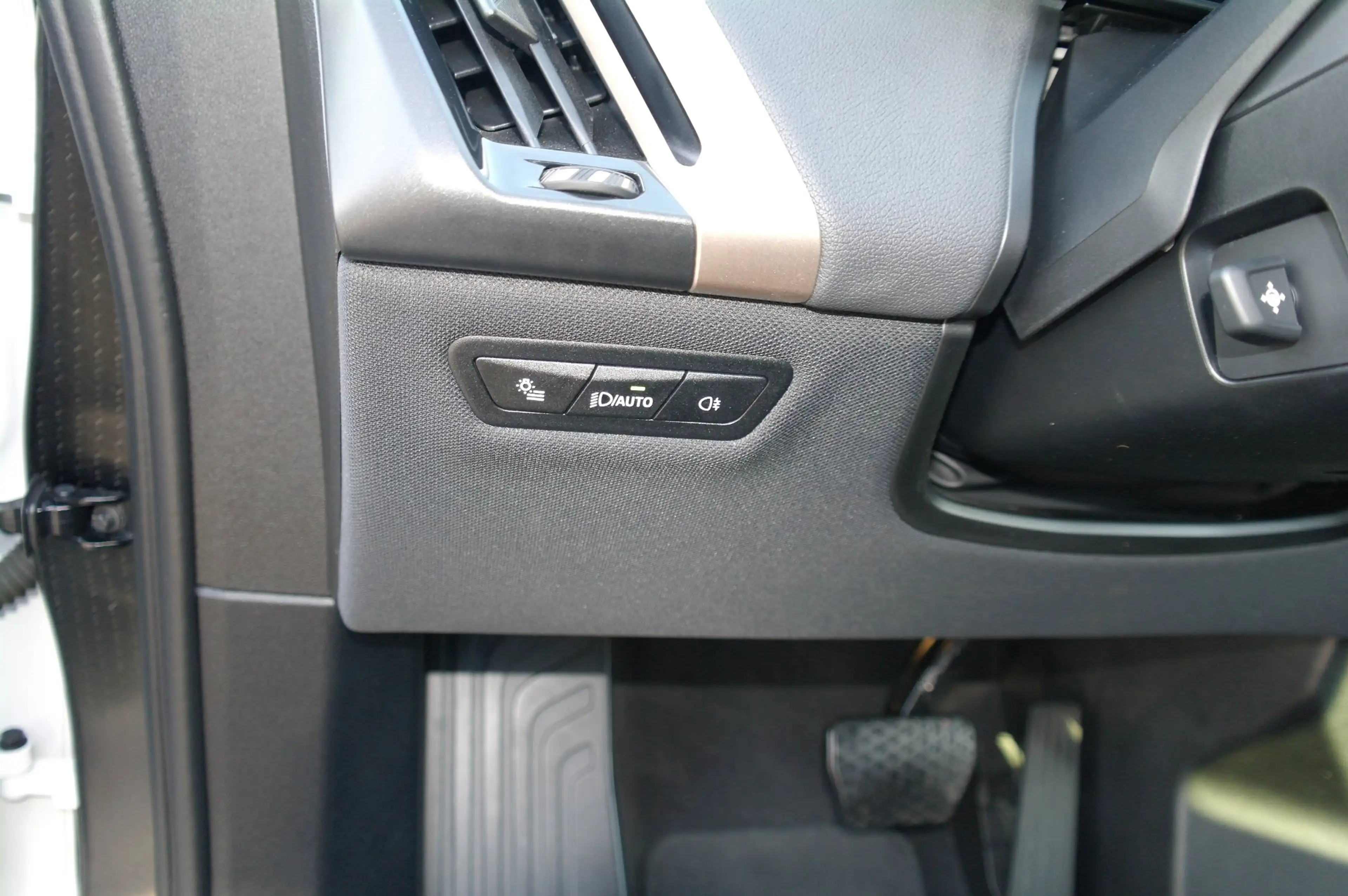 BMW iX xDrive40 — photo 12
