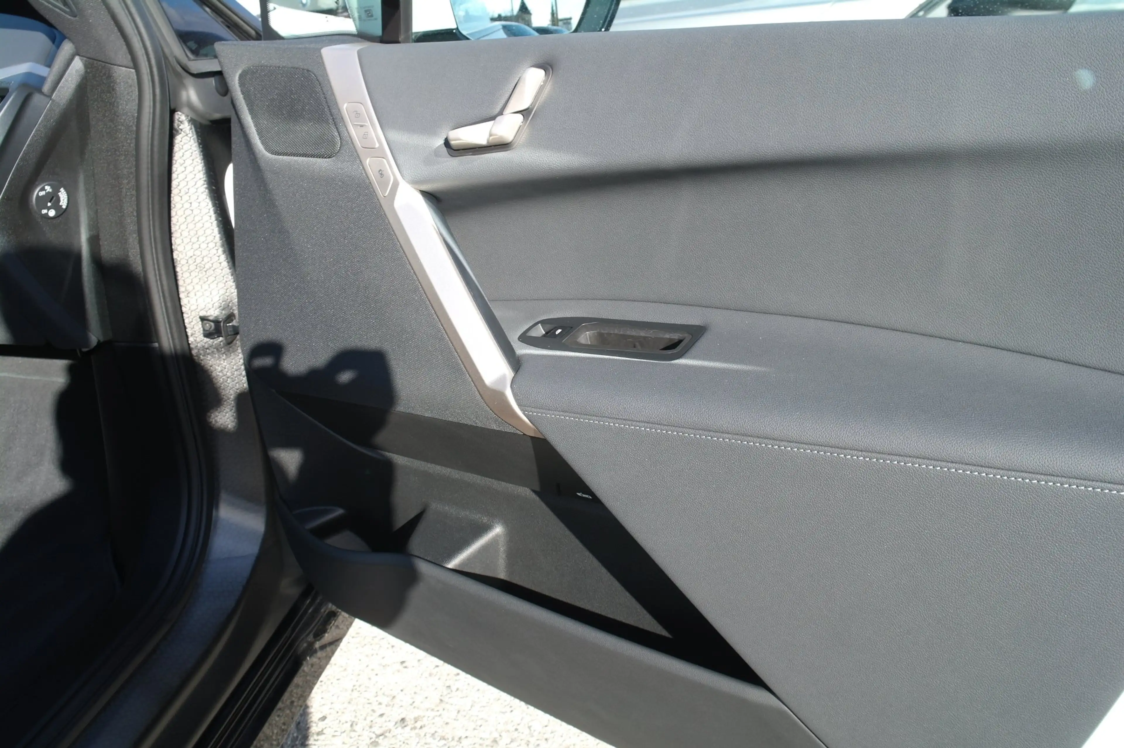 BMW iX xDrive40 — photo 10