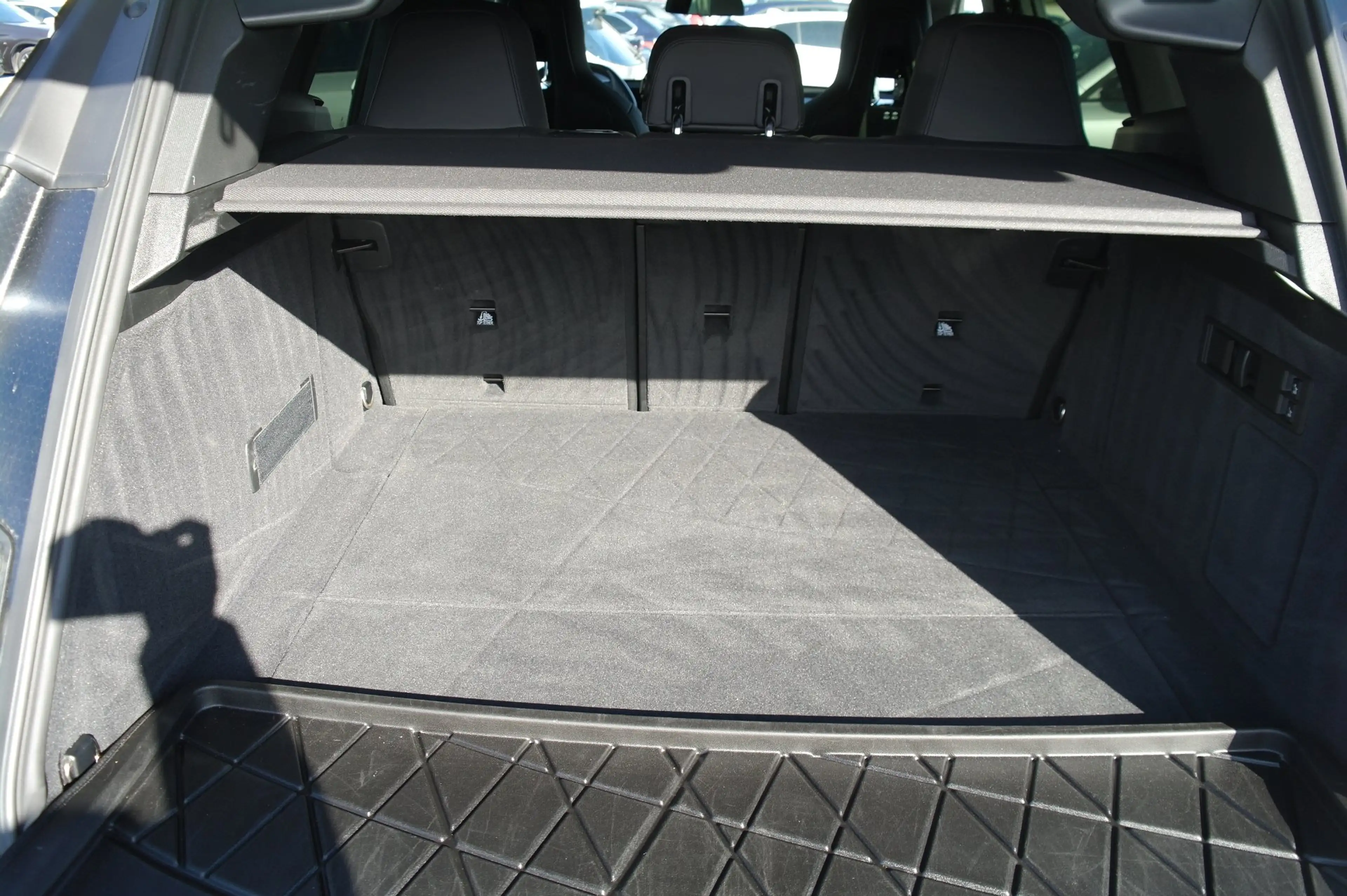 BMW iX xDrive40 — photo 4