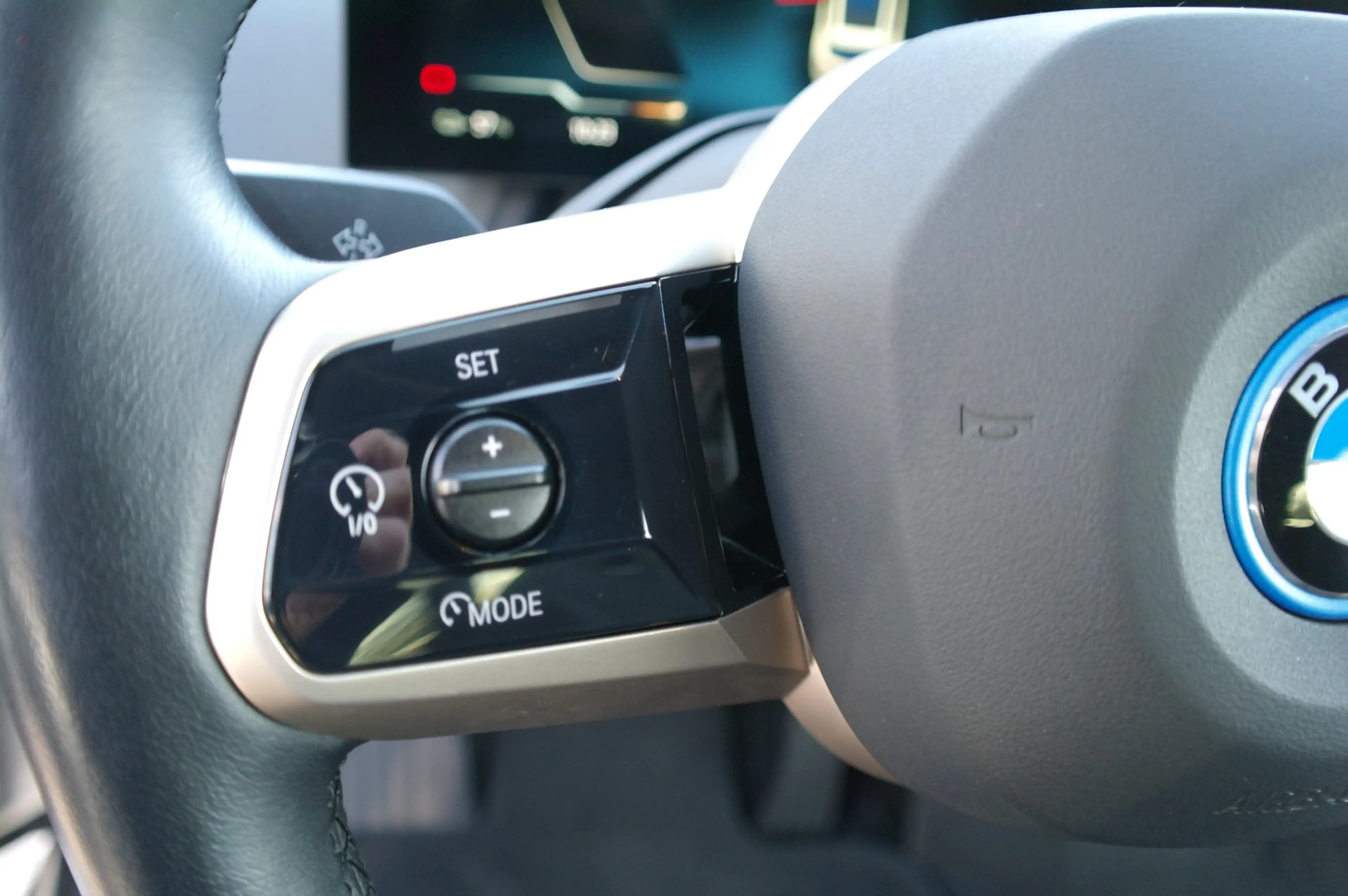 BMW iX xDrive40 — photo 13
