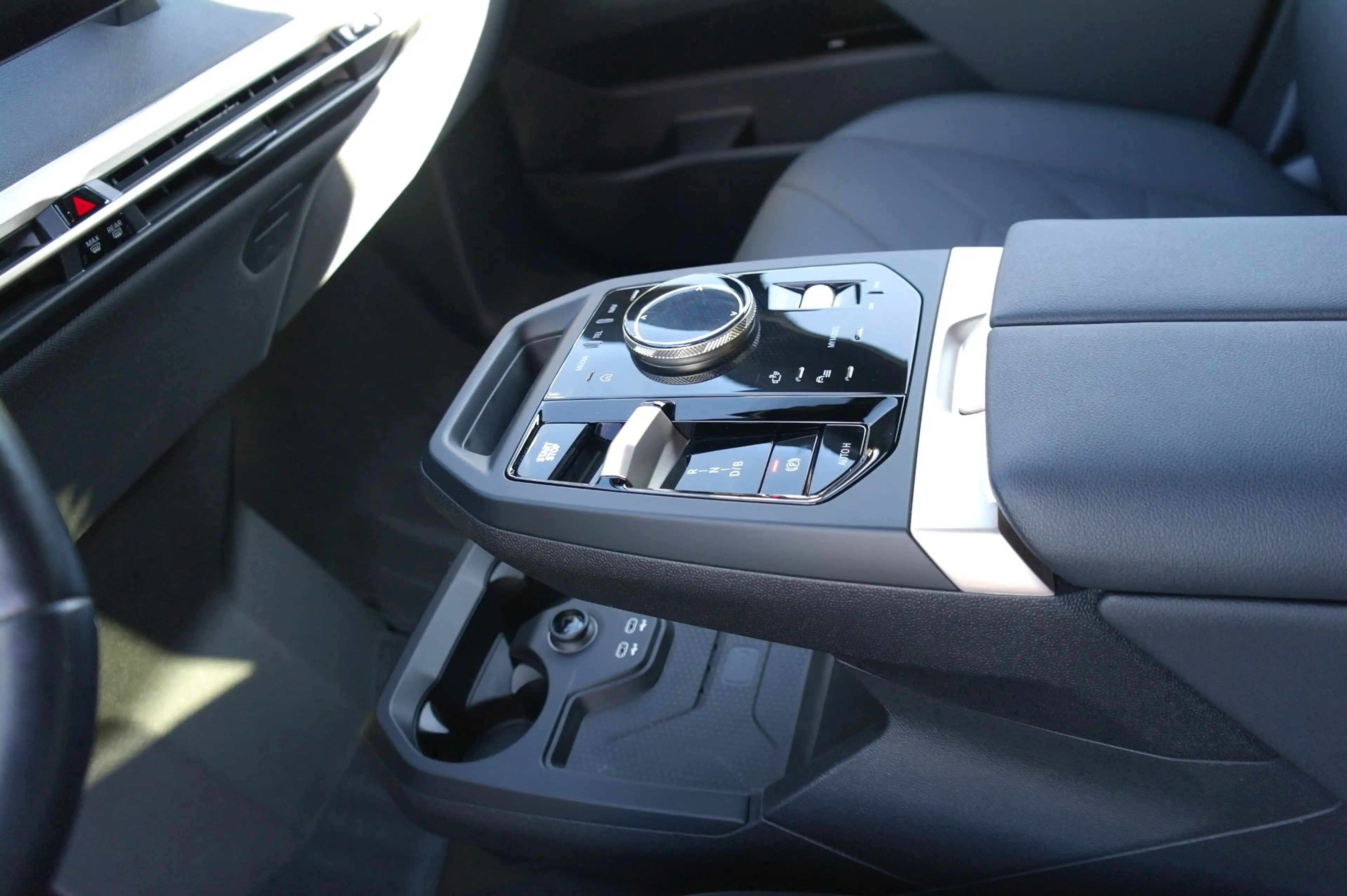 BMW iX xDrive40 — photo 15