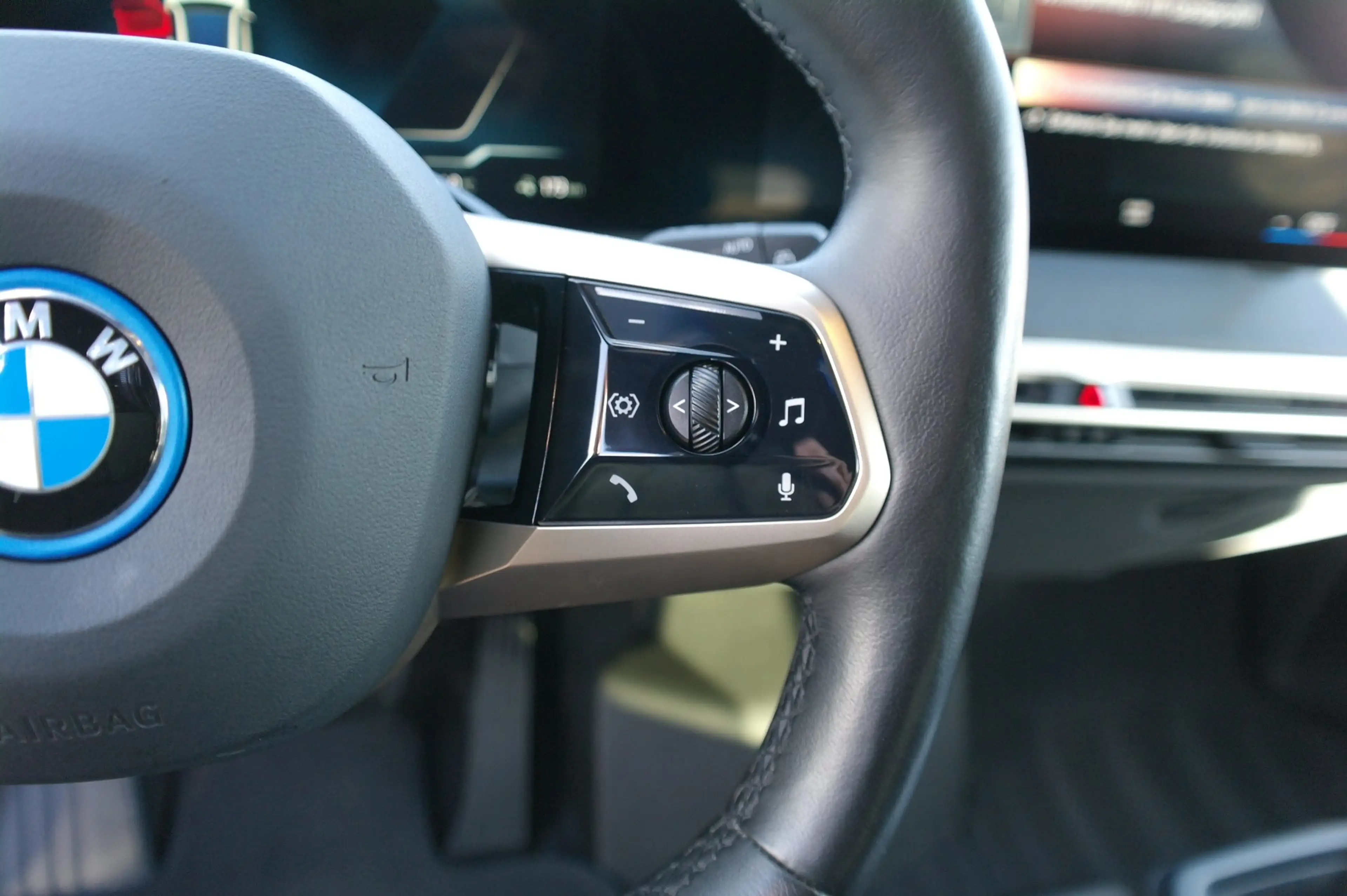 BMW iX xDrive40 — photo 14