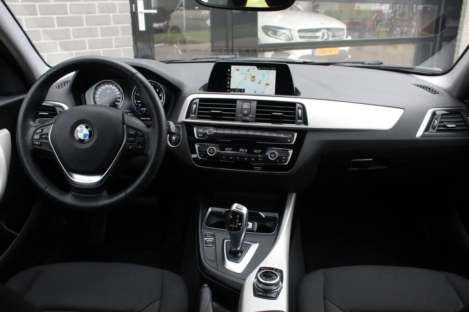 BMW 118 1-serie 118i Executive / Led / Automaat / N.A.P. Zwart - 2