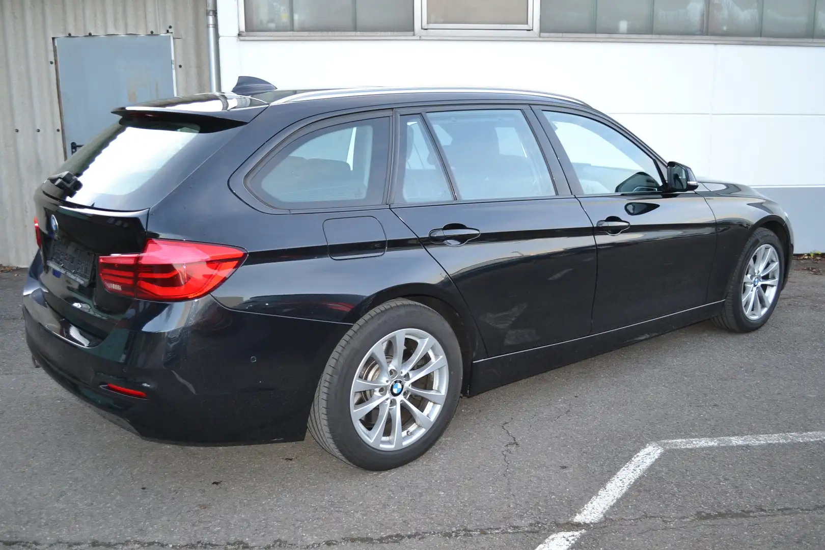 BMW 330 330d xDrive Touring Advantage Autom*LEDER*NAVI* Nero - 2