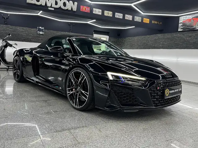 Audi R8 view 9